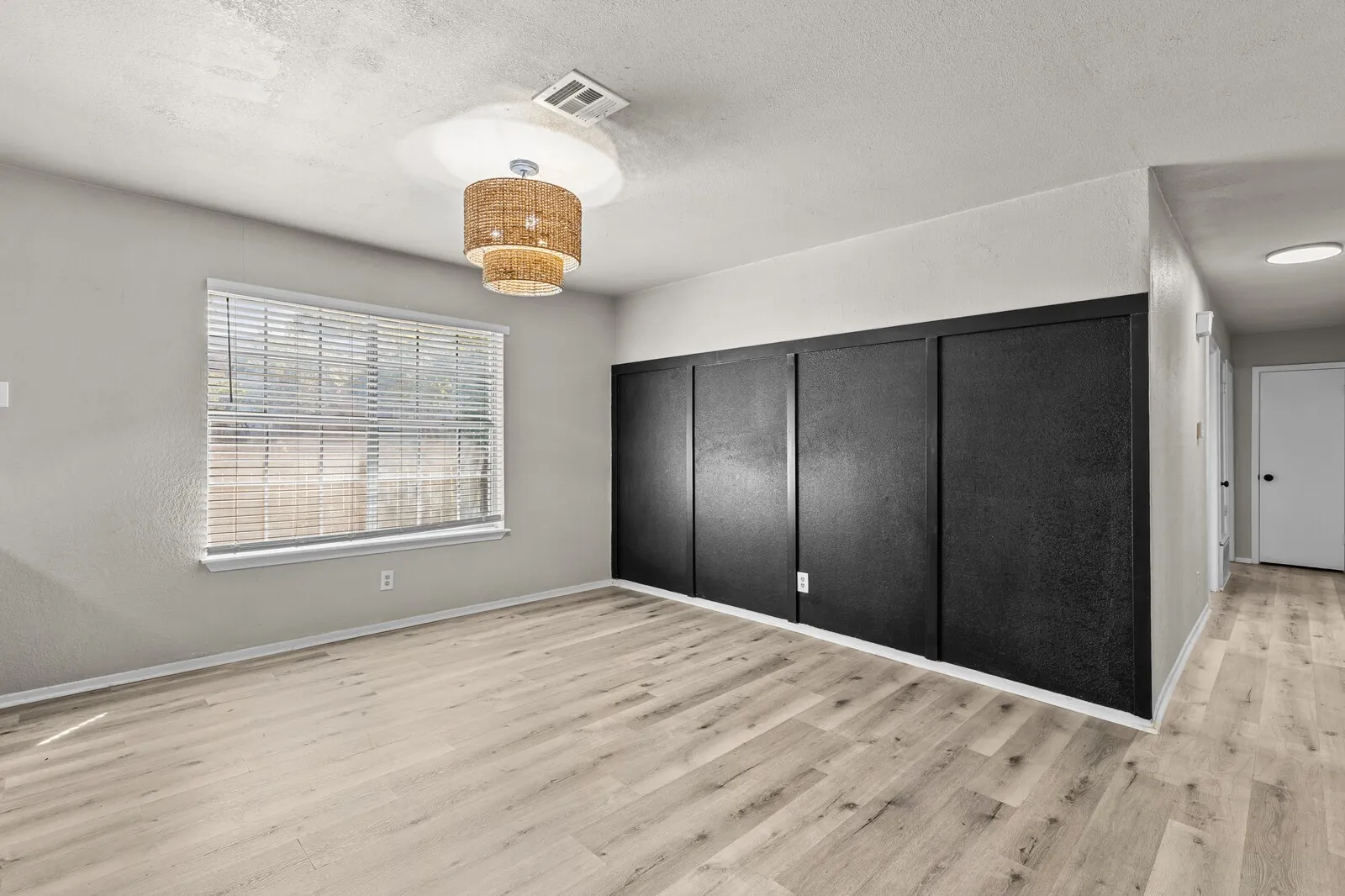 Single Family Residence For Sale in Mc Lennan County , 1700 Laurel Lake, Waco, Texas 76710, 3 Bedroom, 2 Bathroom, Garage spaces, 1,908 Sqft, built in 1973, mls#21360184, Real Estate Agent in Waco, Homes For Sale in Mc Lennan county, Homes For Sale in Waco, Realtor in Waco Texas, Real Estate Brokerage Independent Realty Texas, Luminita Cordes Realtor
