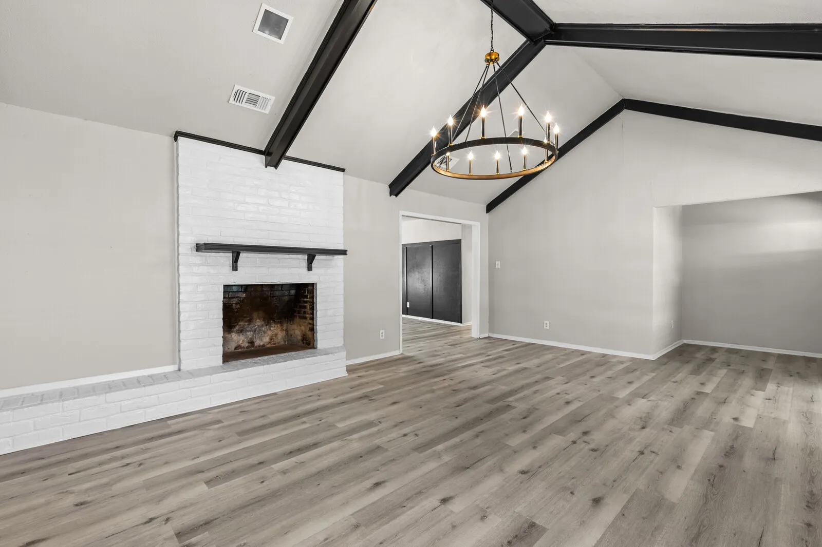 Single Family Residence For Sale in Mc Lennan County , 1700 Laurel Lake, Waco, Texas 76710, 3 Bedroom, 2 Bathroom, Garage spaces, 1,908 Sqft, built in 1973, mls#21360184, Real Estate Agent in Waco, Homes For Sale in Mc Lennan county, Homes For Sale in Waco, Realtor in Waco Texas, Real Estate Brokerage Independent Realty Texas, Luminita Cordes Realtor