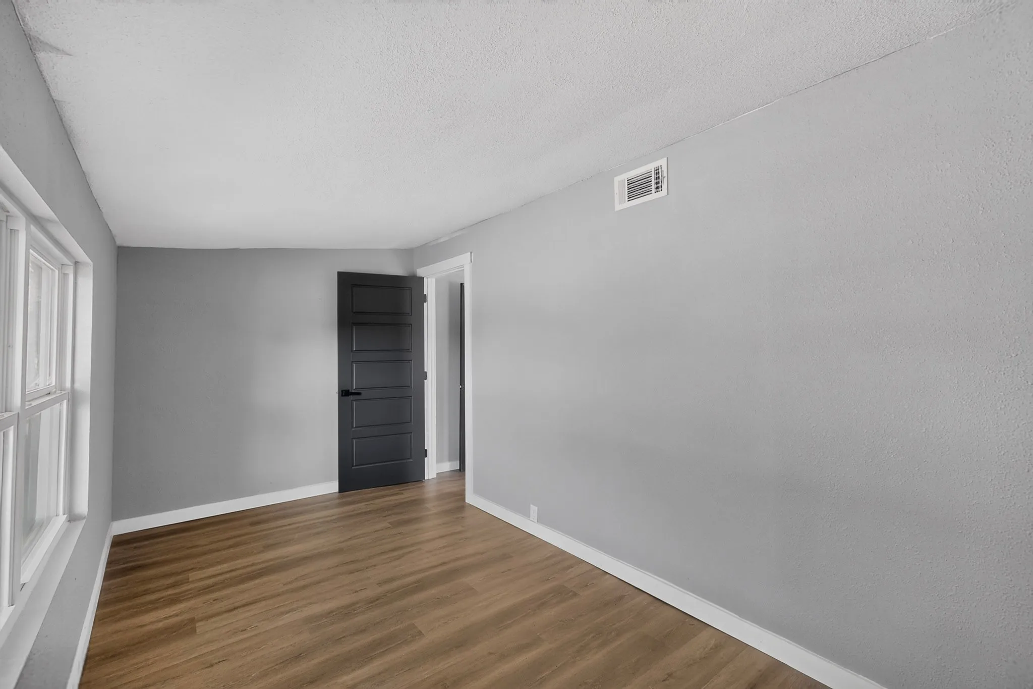 Single Family Residence For Sale in Dallas County , 4107 Rockford Drive, Dallas, Texas 75211, 3 Bedroom, 2 Bathroom, Garage spaces, 1,392 Sqft, built in 1950, mls#21357847, Real Estate Agent in Dallas, Homes For Sale in Dallas county, Homes For Sale in Dallas, Realtor in Dallas Texas, Real Estate Brokerage Independent Realty Texas, Luminita Cordes Realtor
