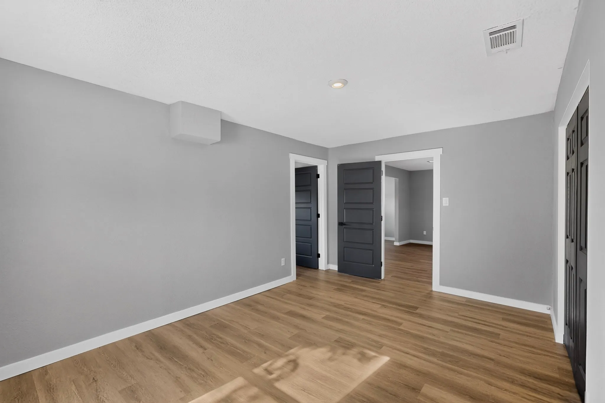Single Family Residence For Sale in Dallas County , 4107 Rockford Drive, Dallas, Texas 75211, 3 Bedroom, 2 Bathroom, Garage spaces, 1,392 Sqft, built in 1950, mls#21357847, Real Estate Agent in Dallas, Homes For Sale in Dallas county, Homes For Sale in Dallas, Realtor in Dallas Texas, Real Estate Brokerage Independent Realty Texas, Luminita Cordes Realtor
