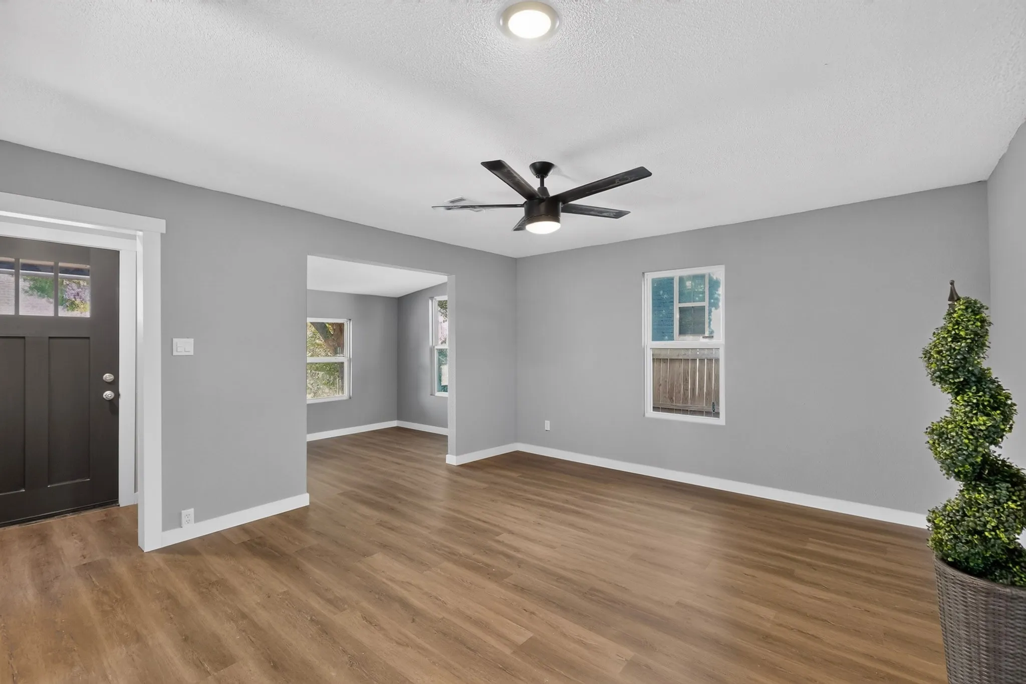 Single Family Residence For Sale in Dallas County , 4107 Rockford Drive, Dallas, Texas 75211, 3 Bedroom, 2 Bathroom, Garage spaces, 1,392 Sqft, built in 1950, mls#21357847, Real Estate Agent in Dallas, Homes For Sale in Dallas county, Homes For Sale in Dallas, Realtor in Dallas Texas, Real Estate Brokerage Independent Realty Texas, Luminita Cordes Realtor