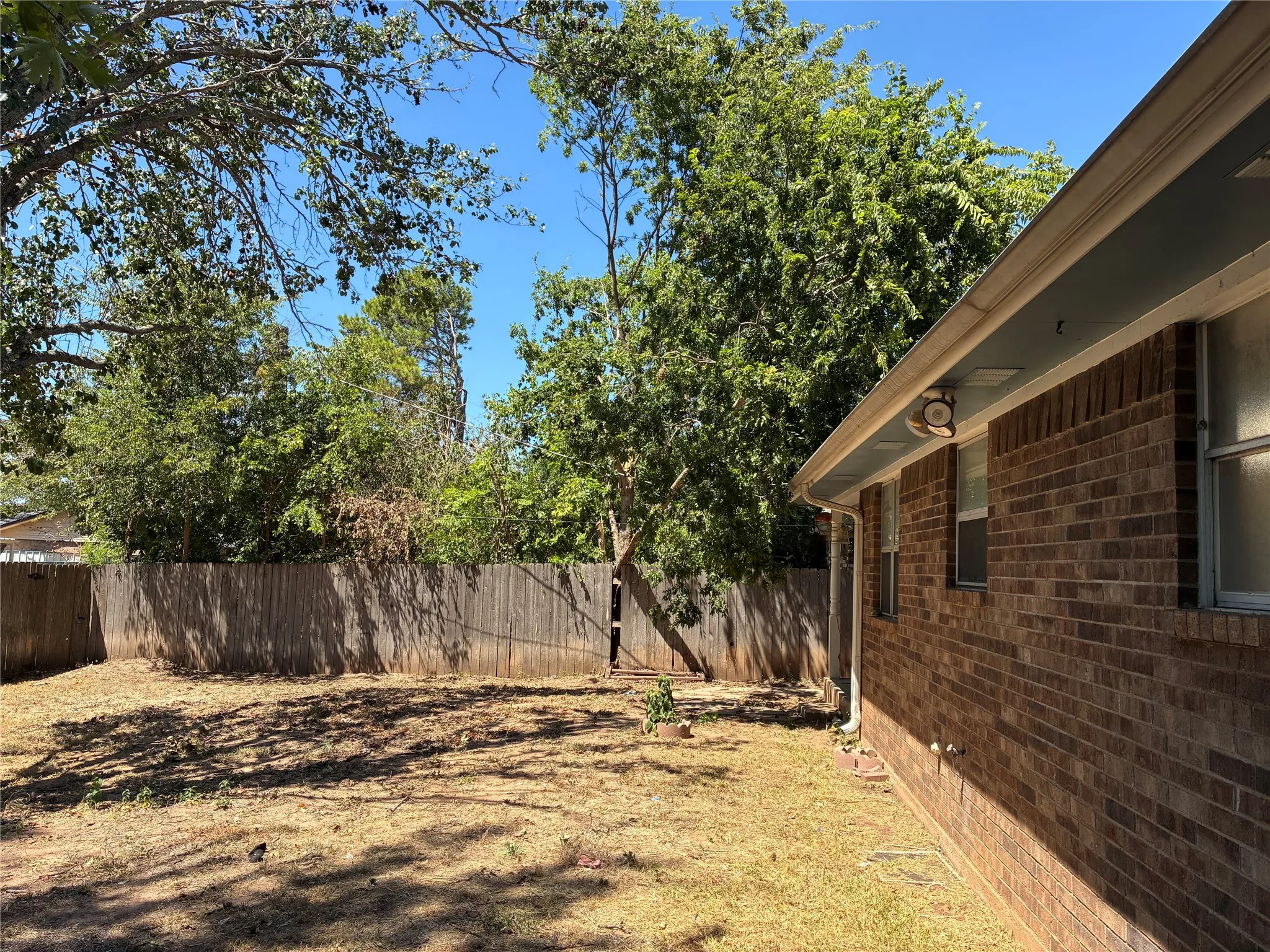Single Family Residence For Sale in Palo Pinto County , 3406 NE 11TH Street, Mineral Wells, Texas 76067, 3 Bedroom, 2 Bathroom, 2 Garage spaces, 1,454 Sqft, built in 1983, mls#21358623, Real Estate Agent in Mineral Wells, Homes For Sale in Palo Pinto county, Homes For Sale in Mineral Wells, Realtor in Mineral Wells Texas, Real Estate Brokerage Independent Realty Texas, Luminita Cordes Realtor