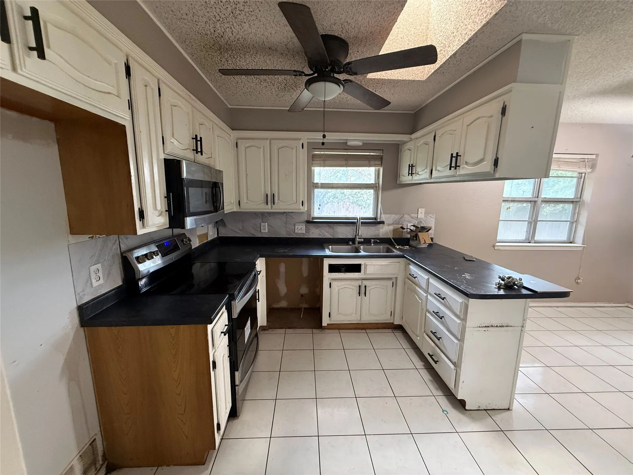 Single Family Residence For Sale in Palo Pinto County , 3406 NE 11TH Street, Mineral Wells, Texas 76067, 3 Bedroom, 2 Bathroom, 2 Garage spaces, 1,454 Sqft, built in 1983, mls#21358623, Real Estate Agent in Mineral Wells, Homes For Sale in Palo Pinto county, Homes For Sale in Mineral Wells, Realtor in Mineral Wells Texas, Real Estate Brokerage Independent Realty Texas, Luminita Cordes Realtor