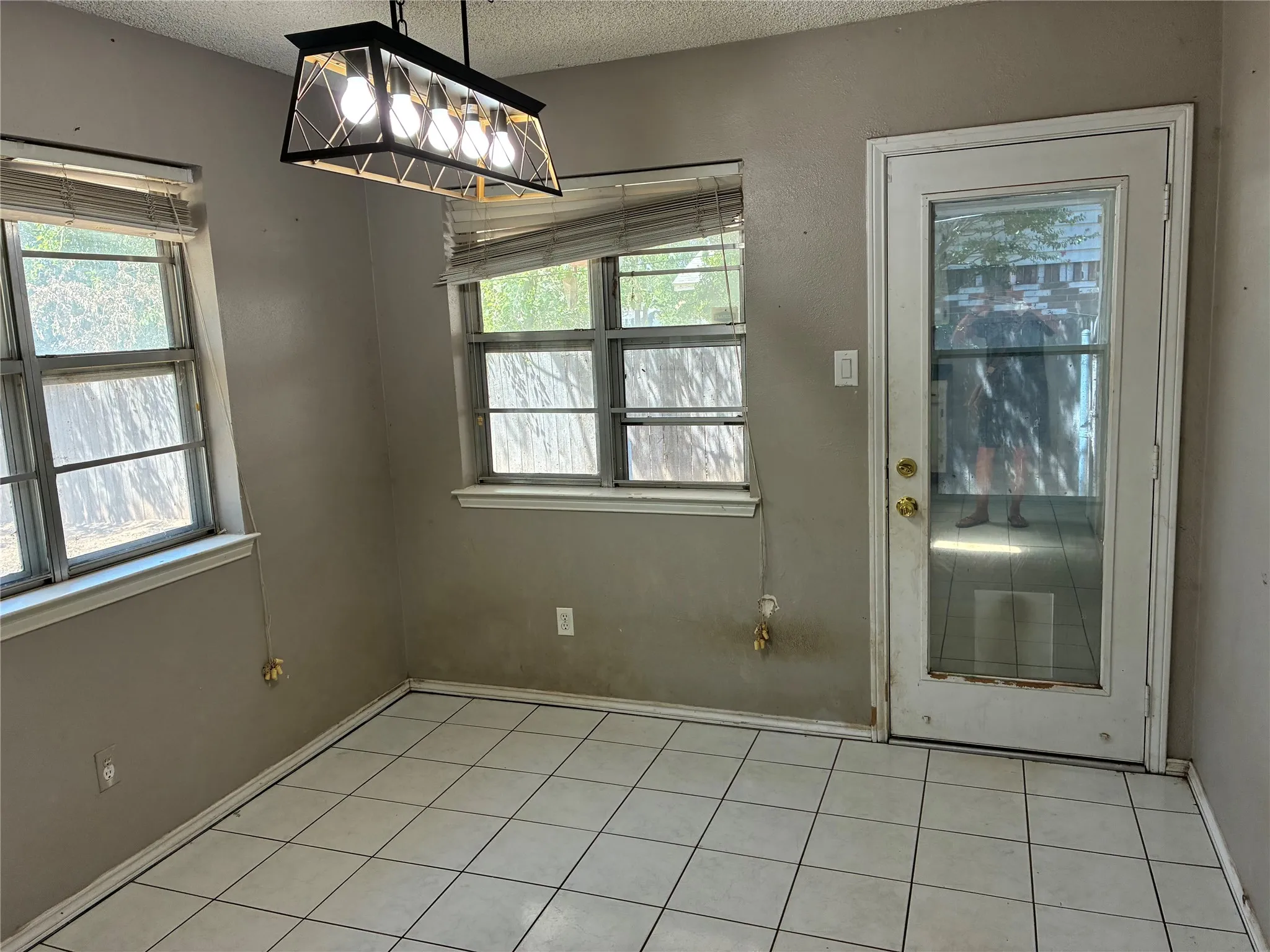 Single Family Residence For Sale in Palo Pinto County , 3406 NE 11TH Street, Mineral Wells, Texas 76067, 3 Bedroom, 2 Bathroom, 2 Garage spaces, 1,454 Sqft, built in 1983, mls#21358623, Real Estate Agent in Mineral Wells, Homes For Sale in Palo Pinto county, Homes For Sale in Mineral Wells, Realtor in Mineral Wells Texas, Real Estate Brokerage Independent Realty Texas, Luminita Cordes Realtor