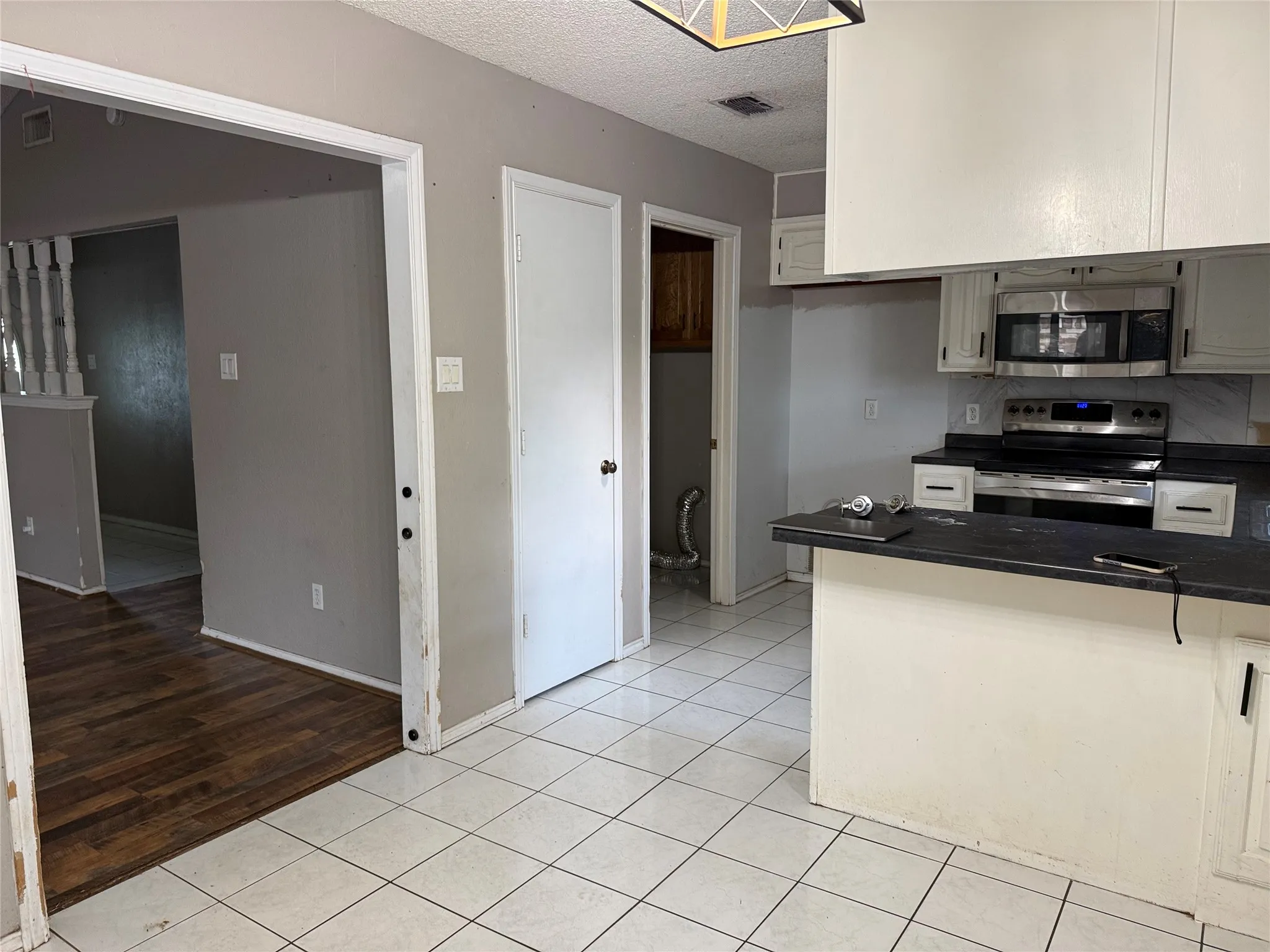 Single Family Residence For Sale in Palo Pinto County , 3406 NE 11TH Street, Mineral Wells, Texas 76067, 3 Bedroom, 2 Bathroom, 2 Garage spaces, 1,454 Sqft, built in 1983, mls#21358623, Real Estate Agent in Mineral Wells, Homes For Sale in Palo Pinto county, Homes For Sale in Mineral Wells, Realtor in Mineral Wells Texas, Real Estate Brokerage Independent Realty Texas, Luminita Cordes Realtor
