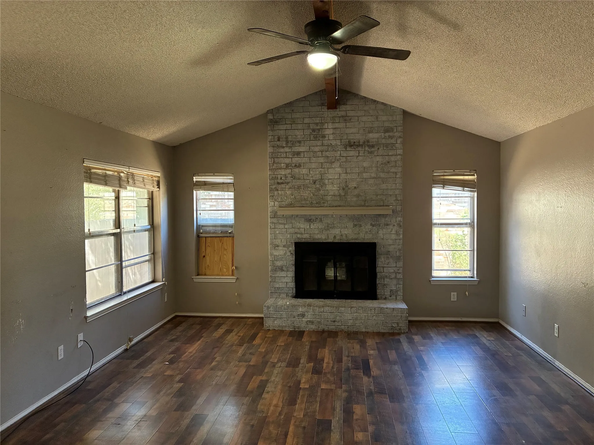 Single Family Residence For Sale in Palo Pinto County , 3406 NE 11TH Street, Mineral Wells, Texas 76067, 3 Bedroom, 2 Bathroom, 2 Garage spaces, 1,454 Sqft, built in 1983, mls#21358623, Real Estate Agent in Mineral Wells, Homes For Sale in Palo Pinto county, Homes For Sale in Mineral Wells, Realtor in Mineral Wells Texas, Real Estate Brokerage Independent Realty Texas, Luminita Cordes Realtor