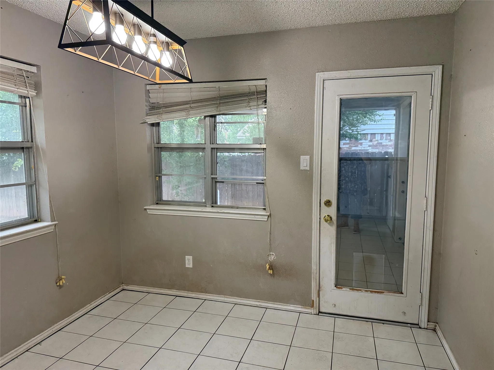Single Family Residence For Sale in Palo Pinto County , 3406 NE 11TH Street, Mineral Wells, Texas 76067, 3 Bedroom, 2 Bathroom, 2 Garage spaces, 1,454 Sqft, built in 1983, mls#21358623, Real Estate Agent in Mineral Wells, Homes For Sale in Palo Pinto county, Homes For Sale in Mineral Wells, Realtor in Mineral Wells Texas, Real Estate Brokerage Independent Realty Texas, Luminita Cordes Realtor