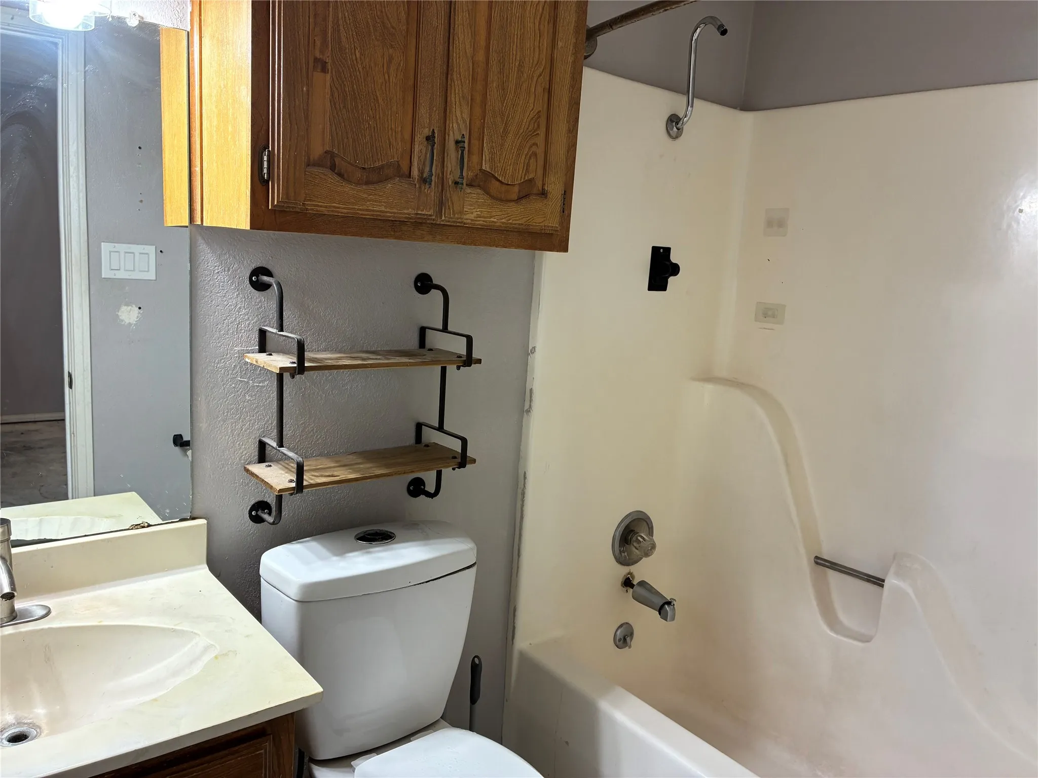 Single Family Residence For Sale in Palo Pinto County , 3406 NE 11TH Street, Mineral Wells, Texas 76067, 3 Bedroom, 2 Bathroom, 2 Garage spaces, 1,454 Sqft, built in 1983, mls#21358623, Real Estate Agent in Mineral Wells, Homes For Sale in Palo Pinto county, Homes For Sale in Mineral Wells, Realtor in Mineral Wells Texas, Real Estate Brokerage Independent Realty Texas, Luminita Cordes Realtor
