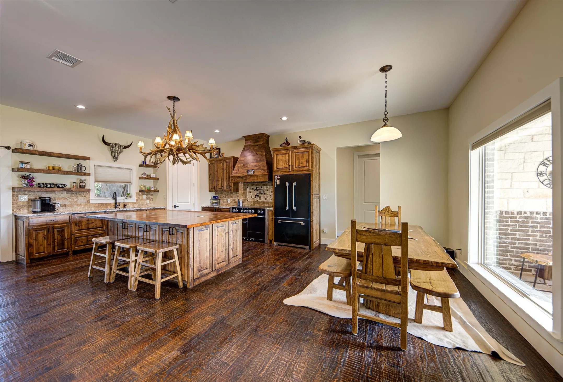 Farm For Sale in Wise County , 344 County Road 1660, Chico, Texas 76431, 4 Bedroom, 4 Bathroom, 6 Garage spaces, 3,648 Sqft, built in 2022, mls#21360278, Real Estate Agent in Chico, Homes For Sale in Wise county, Homes For Sale in Chico, Realtor in Chico Texas, Real Estate Brokerage Independent Realty Texas, Luminita Cordes Realtor