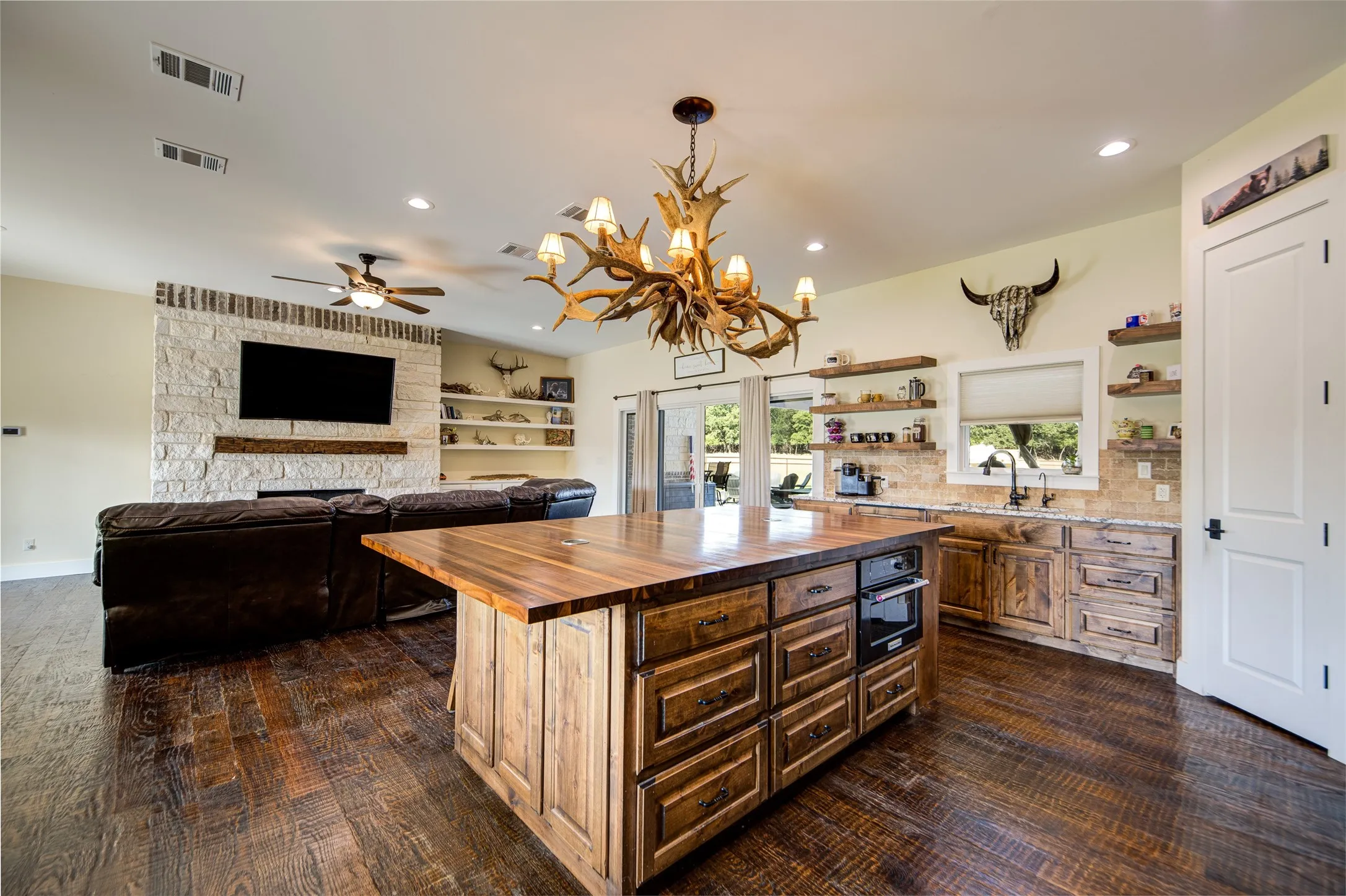 Farm For Sale in Wise County , 344 County Road 1660, Chico, Texas 76431, 4 Bedroom, 4 Bathroom, 6 Garage spaces, 3,648 Sqft, built in 2022, mls#21360278, Real Estate Agent in Chico, Homes For Sale in Wise county, Homes For Sale in Chico, Realtor in Chico Texas, Real Estate Brokerage Independent Realty Texas, Luminita Cordes Realtor