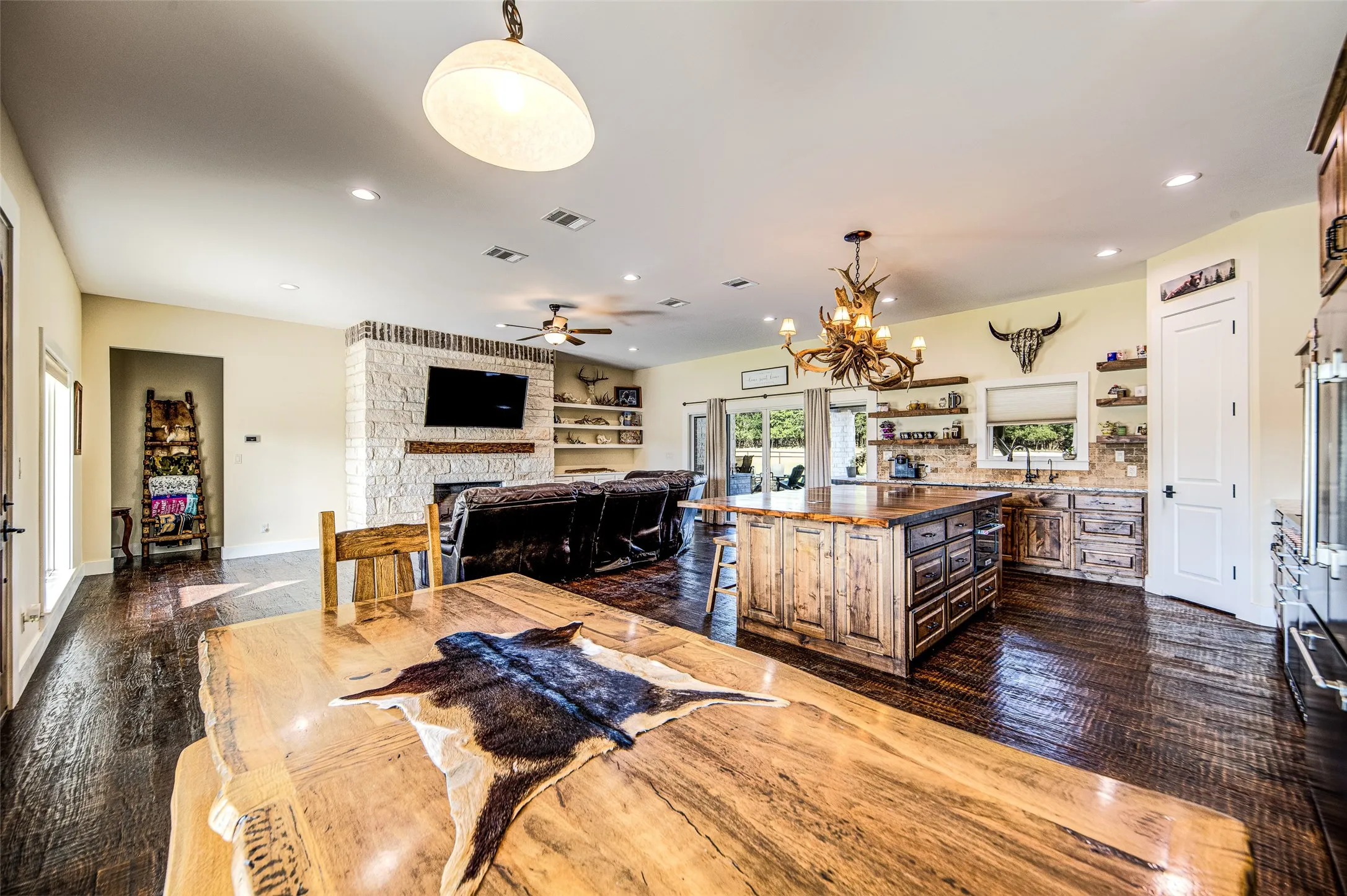 Farm For Sale in Wise County , 344 County Road 1660, Chico, Texas 76431, 4 Bedroom, 4 Bathroom, 6 Garage spaces, 3,648 Sqft, built in 2022, mls#21360278, Real Estate Agent in Chico, Homes For Sale in Wise county, Homes For Sale in Chico, Realtor in Chico Texas, Real Estate Brokerage Independent Realty Texas, Luminita Cordes Realtor