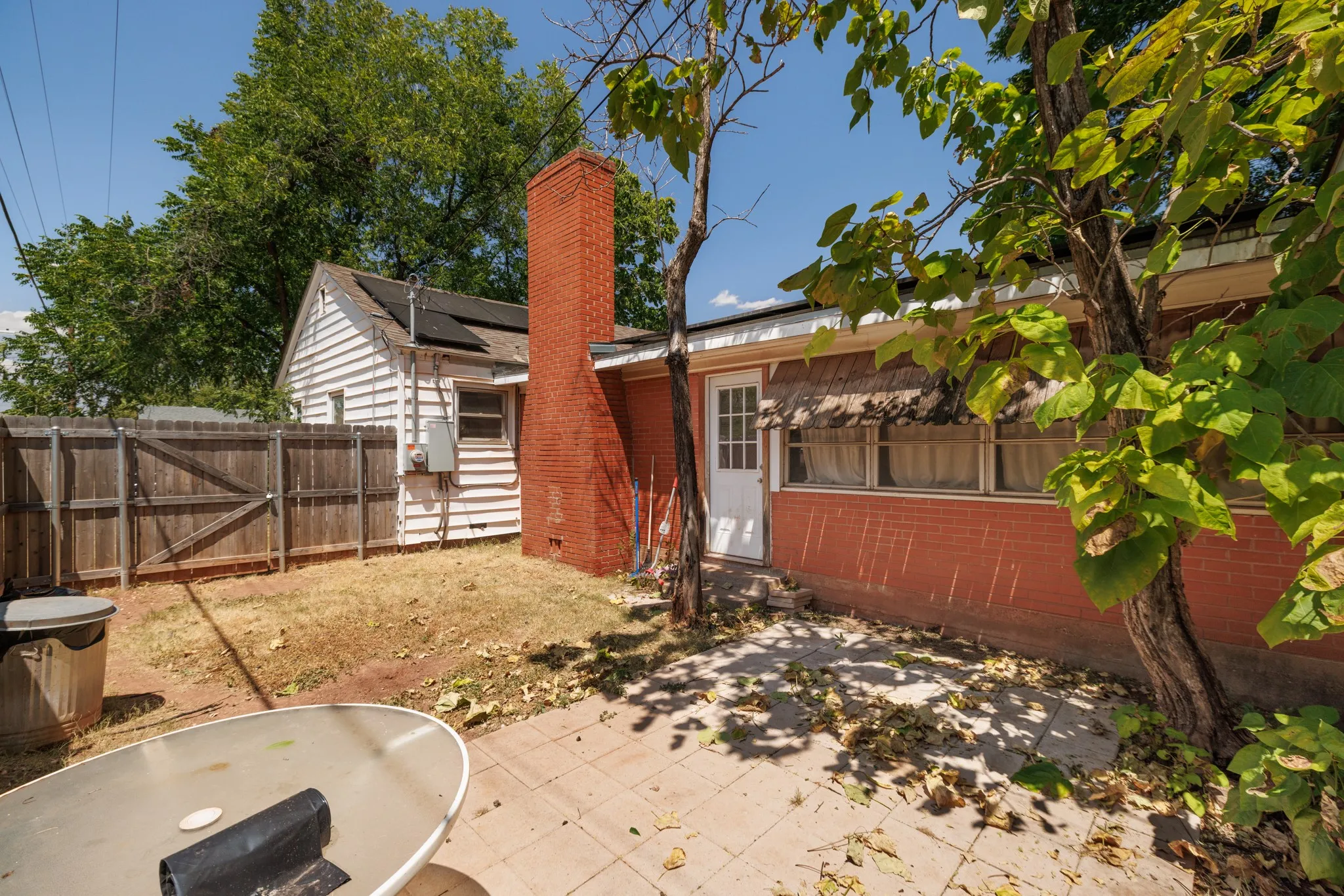 Single Family Residence For Sale in Taylor County , 3249 S 4th Street, Abilene, Texas 79605, 3 Bedroom, 2 Bathroom, 2 Garage spaces, 1,470 Sqft, built in 1946, mls#21352797, Real Estate Agent in Abilene, Homes For Sale in Taylor county, Homes For Sale in Abilene, Realtor in Abilene Texas, Real Estate Brokerage Independent Realty Texas, Luminita Cordes Realtor