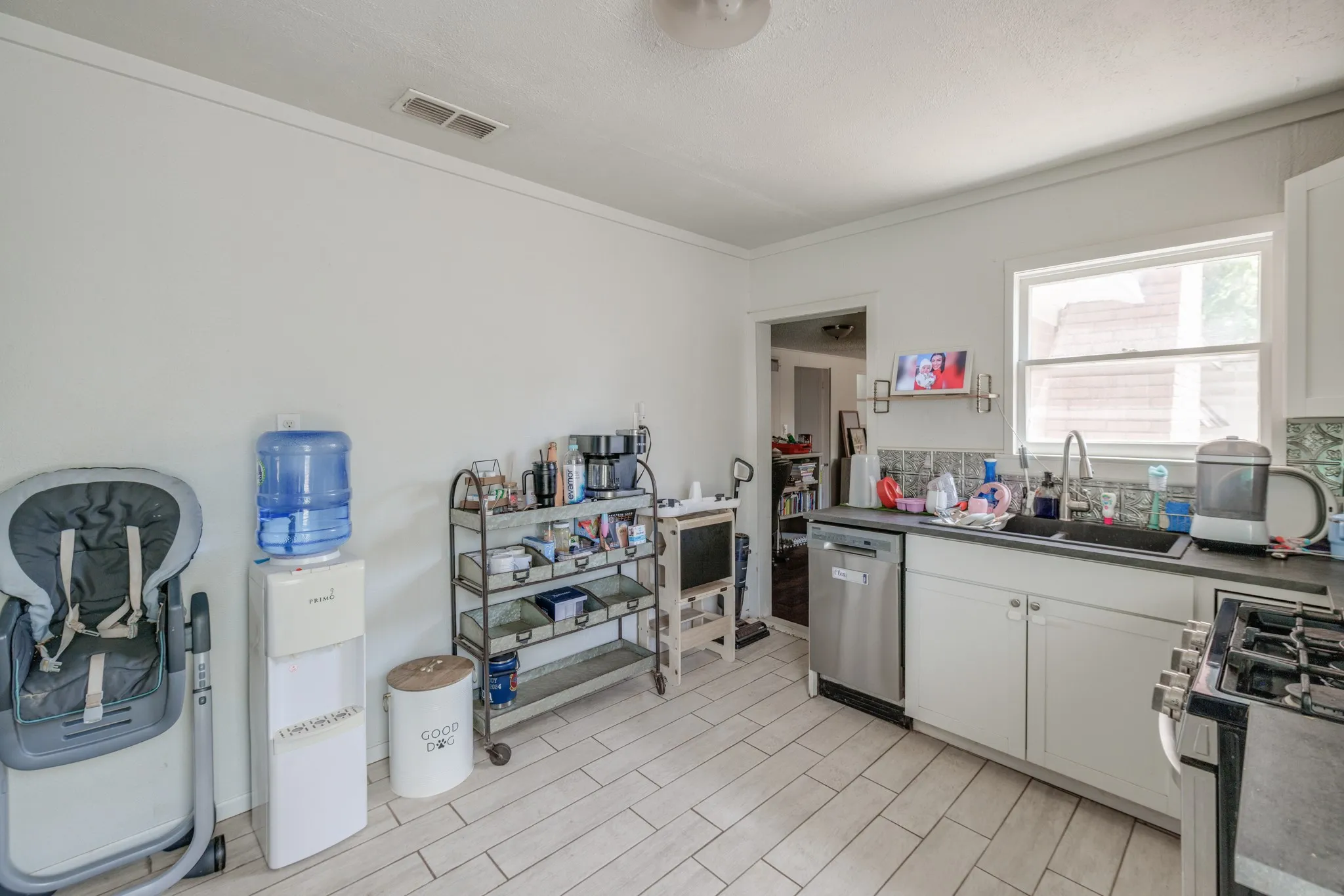 Single Family Residence For Sale in Taylor County , 3249 S 4th Street, Abilene, Texas 79605, 3 Bedroom, 2 Bathroom, 2 Garage spaces, 1,470 Sqft, built in 1946, mls#21352797, Real Estate Agent in Abilene, Homes For Sale in Taylor county, Homes For Sale in Abilene, Realtor in Abilene Texas, Real Estate Brokerage Independent Realty Texas, Luminita Cordes Realtor