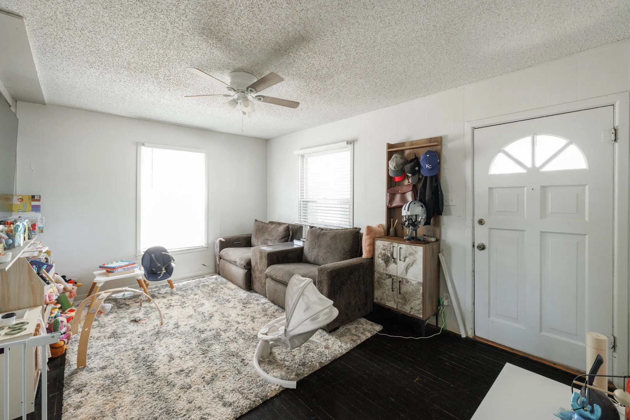 Single Family Residence For Sale in Taylor County , 3249 S 4th Street, Abilene, Texas 79605, 3 Bedroom, 2 Bathroom, 2 Garage spaces, 1,470 Sqft, built in 1946, mls#21352797, Real Estate Agent in Abilene, Homes For Sale in Taylor county, Homes For Sale in Abilene, Realtor in Abilene Texas, Real Estate Brokerage Independent Realty Texas, Luminita Cordes Realtor