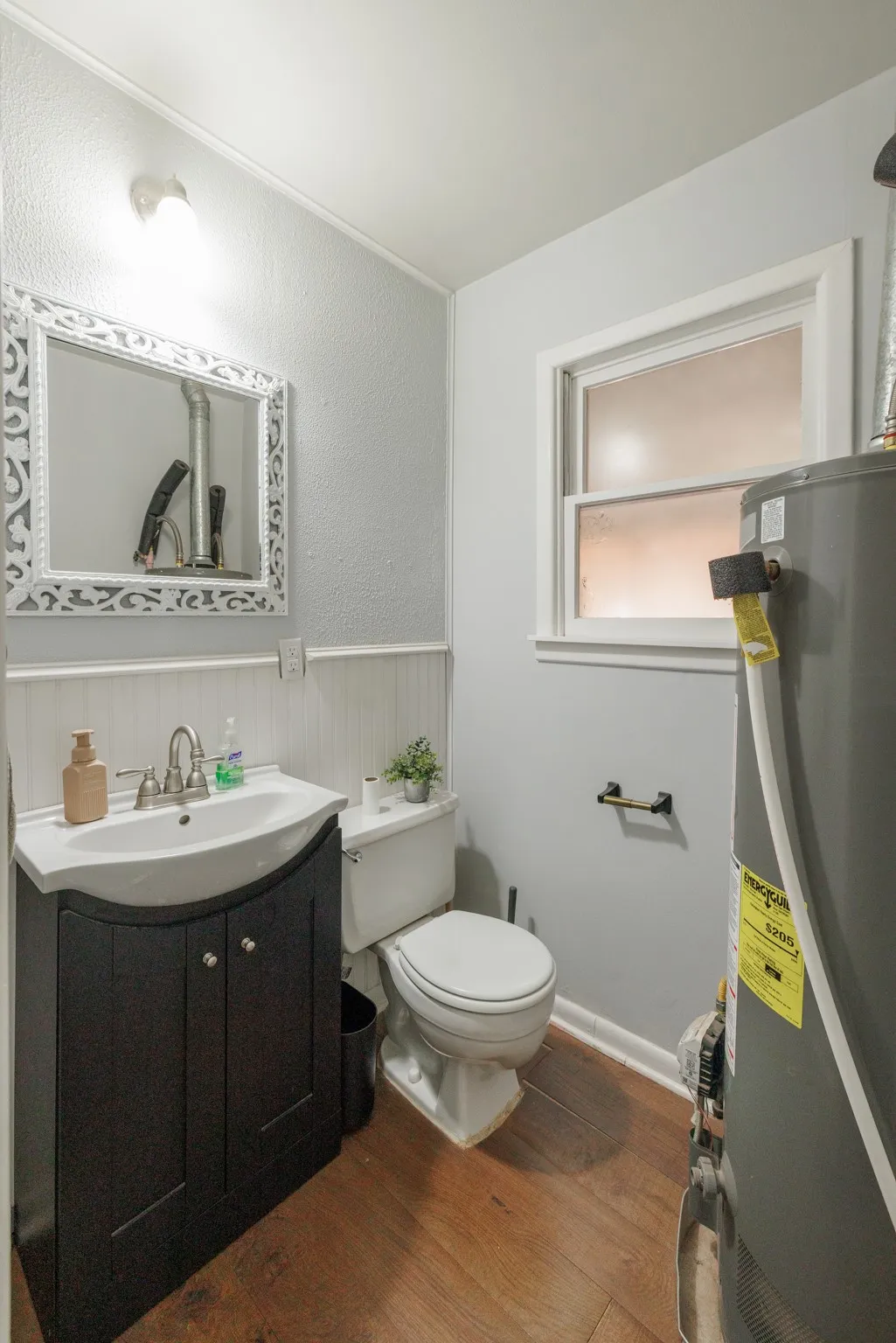 Single Family Residence For Sale in Taylor County , 3249 S 4th Street, Abilene, Texas 79605, 3 Bedroom, 2 Bathroom, 2 Garage spaces, 1,470 Sqft, built in 1946, mls#21352797, Real Estate Agent in Abilene, Homes For Sale in Taylor county, Homes For Sale in Abilene, Realtor in Abilene Texas, Real Estate Brokerage Independent Realty Texas, Luminita Cordes Realtor