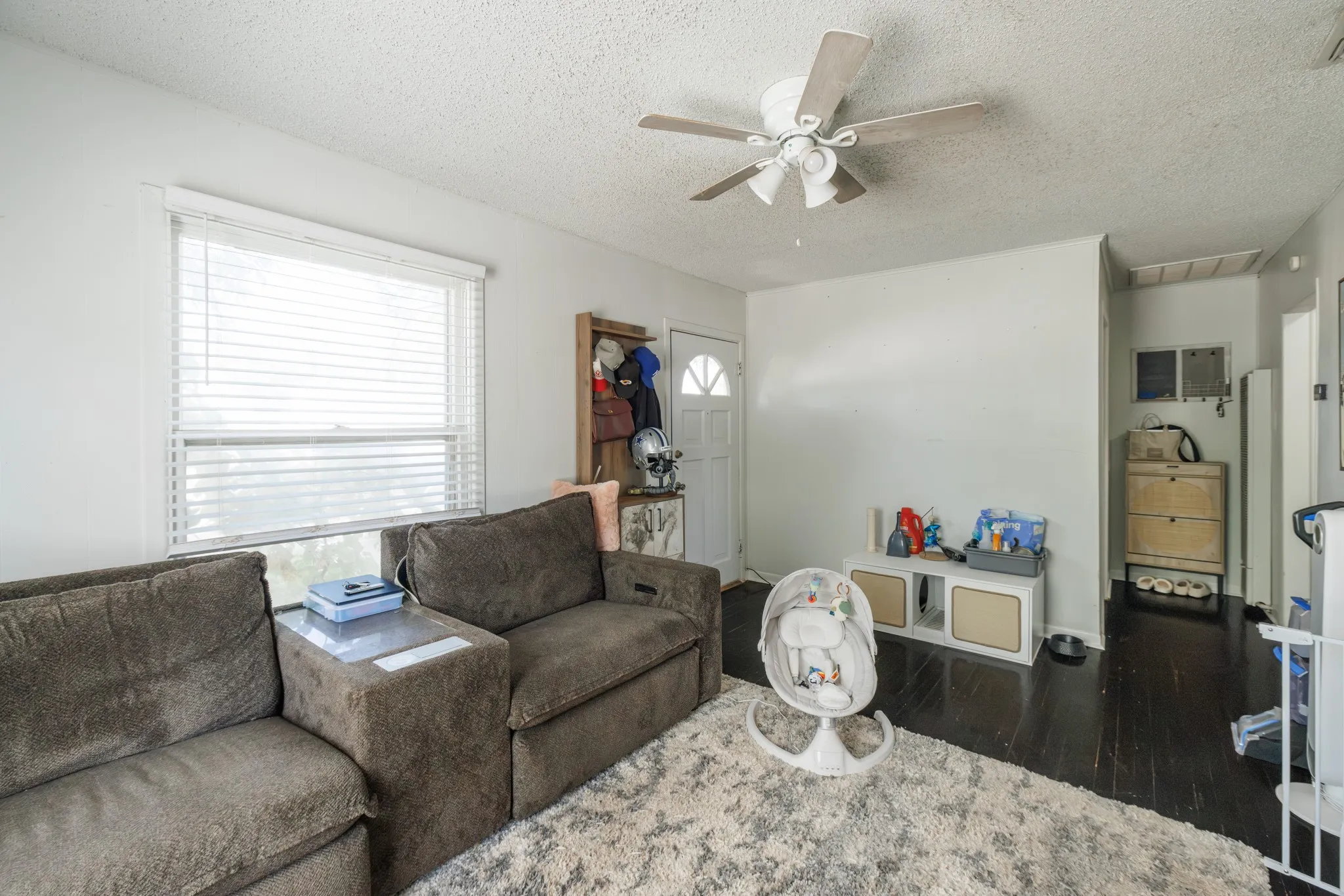 Single Family Residence For Sale in Taylor County , 3249 S 4th Street, Abilene, Texas 79605, 3 Bedroom, 2 Bathroom, 2 Garage spaces, 1,470 Sqft, built in 1946, mls#21352797, Real Estate Agent in Abilene, Homes For Sale in Taylor county, Homes For Sale in Abilene, Realtor in Abilene Texas, Real Estate Brokerage Independent Realty Texas, Luminita Cordes Realtor