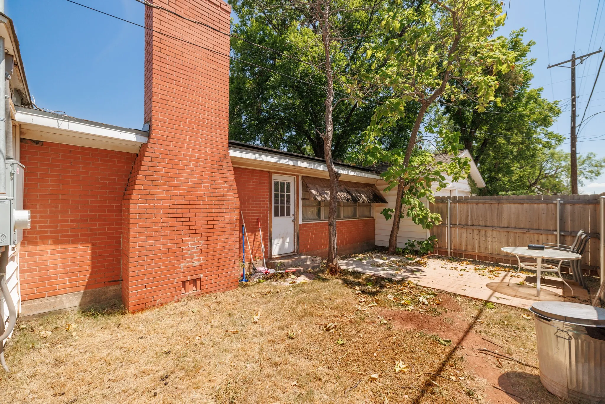 Single Family Residence For Sale in Taylor County , 3249 S 4th Street, Abilene, Texas 79605, 3 Bedroom, 2 Bathroom, 2 Garage spaces, 1,470 Sqft, built in 1946, mls#21352797, Real Estate Agent in Abilene, Homes For Sale in Taylor county, Homes For Sale in Abilene, Realtor in Abilene Texas, Real Estate Brokerage Independent Realty Texas, Luminita Cordes Realtor