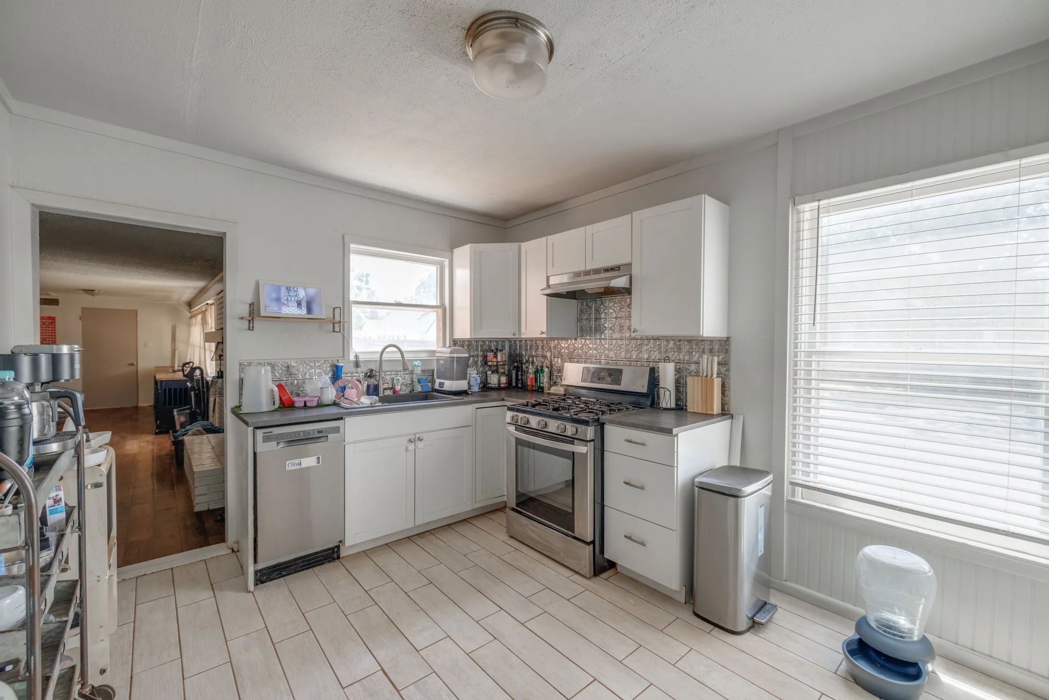 Single Family Residence For Sale in Taylor County , 3249 S 4th Street, Abilene, Texas 79605, 3 Bedroom, 2 Bathroom, 2 Garage spaces, 1,470 Sqft, built in 1946, mls#21352797, Real Estate Agent in Abilene, Homes For Sale in Taylor county, Homes For Sale in Abilene, Realtor in Abilene Texas, Real Estate Brokerage Independent Realty Texas, Luminita Cordes Realtor
