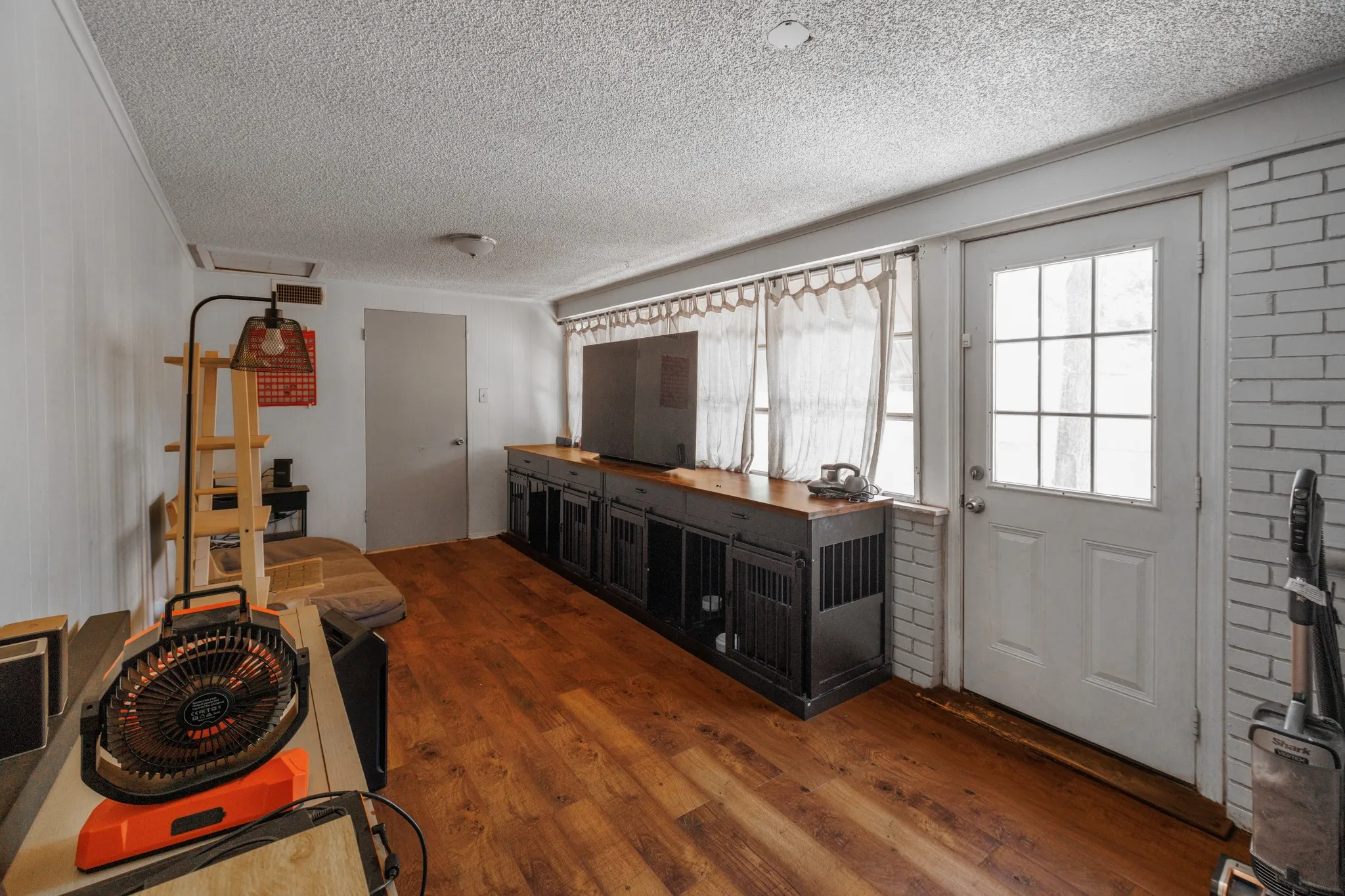 Single Family Residence For Sale in Taylor County , 3249 S 4th Street, Abilene, Texas 79605, 3 Bedroom, 2 Bathroom, 2 Garage spaces, 1,470 Sqft, built in 1946, mls#21352797, Real Estate Agent in Abilene, Homes For Sale in Taylor county, Homes For Sale in Abilene, Realtor in Abilene Texas, Real Estate Brokerage Independent Realty Texas, Luminita Cordes Realtor