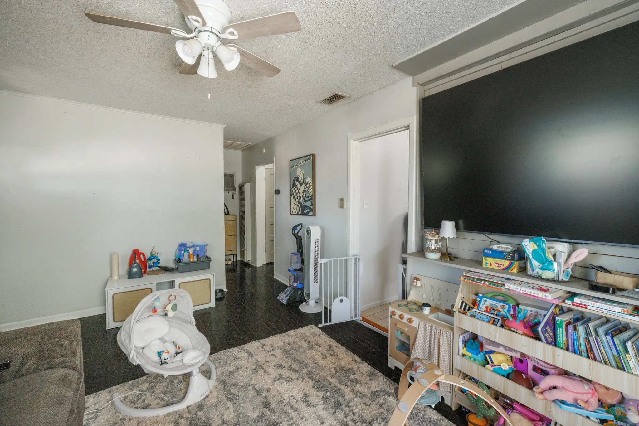 Single Family Residence For Sale in Taylor County , 3249 S 4th Street, Abilene, Texas 79605, 3 Bedroom, 2 Bathroom, 2 Garage spaces, 1,470 Sqft, built in 1946, mls#21352797, Real Estate Agent in Abilene, Homes For Sale in Taylor county, Homes For Sale in Abilene, Realtor in Abilene Texas, Real Estate Brokerage Independent Realty Texas, Luminita Cordes Realtor