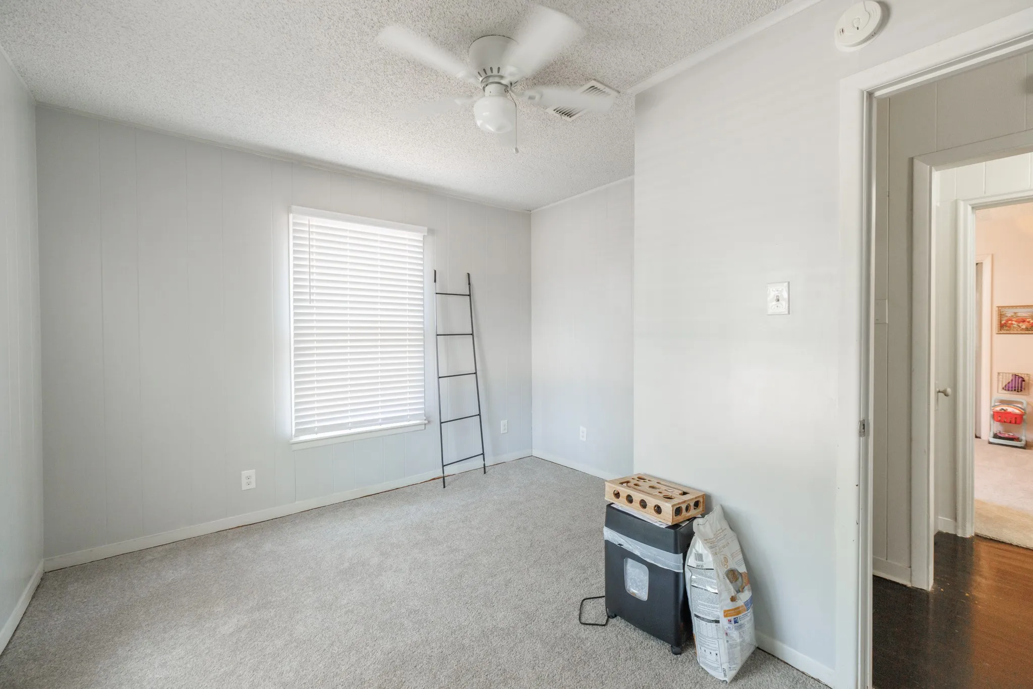Single Family Residence For Sale in Taylor County , 3249 S 4th Street, Abilene, Texas 79605, 3 Bedroom, 2 Bathroom, 2 Garage spaces, 1,470 Sqft, built in 1946, mls#21352797, Real Estate Agent in Abilene, Homes For Sale in Taylor county, Homes For Sale in Abilene, Realtor in Abilene Texas, Real Estate Brokerage Independent Realty Texas, Luminita Cordes Realtor