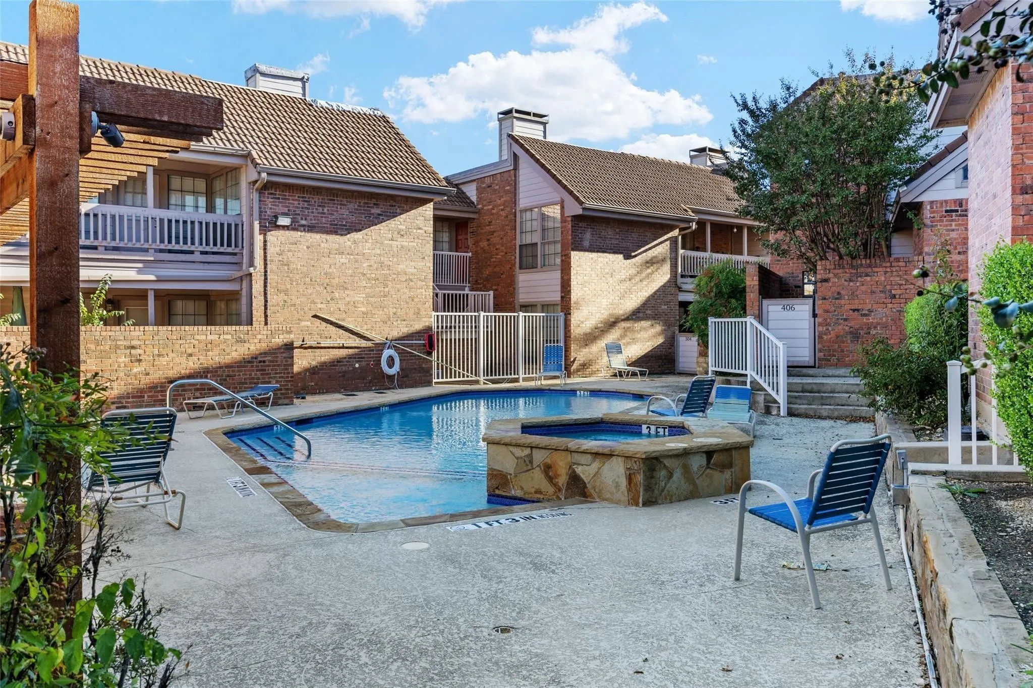 Outdoor pool with integrated spa and concrete surround