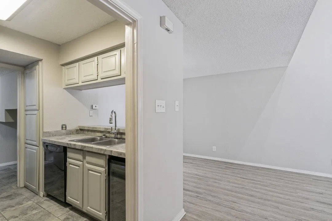 Townhouse For Rent in Dallas County , 18240 Midway Road 905, Dallas, Texas 75287, 1 Bedroom, 2 Bathroom, Garage spaces, 925 Sqft, built in 1982, mls#21360164, Real Estate Agent in Dallas, Homes For Rent in Dallas county, Homes For Rent in Dallas, Realtor in Dallas Texas, Real Estate Brokerage Independent Realty Texas, Luminita Cordes Realtor