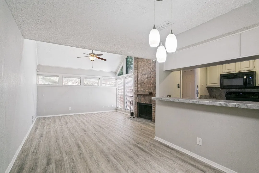 Townhouse For Rent in Dallas County , 18240 Midway Road 905, Dallas, Texas 75287, 1 Bedroom, 2 Bathroom, Garage spaces, 925 Sqft, built in 1982, mls#21360164, Real Estate Agent in Dallas, Homes For Rent in Dallas county, Homes For Rent in Dallas, Realtor in Dallas Texas, Real Estate Brokerage Independent Realty Texas, Luminita Cordes Realtor