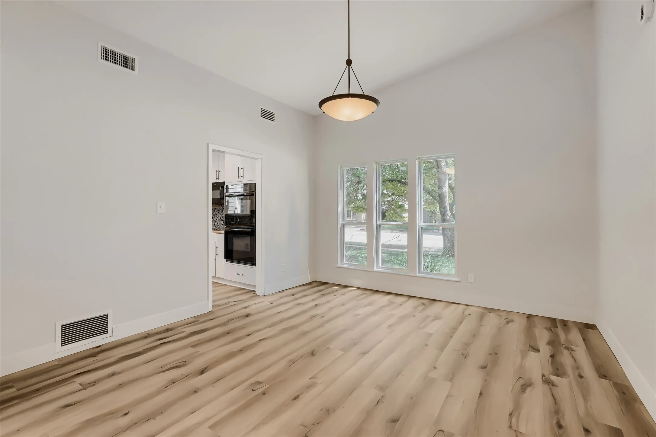 Single Family Residence For Sale in Collin County , 3421 Cross Bend Road, Plano, Texas 75023, 4 Bedroom, 3 Bathroom, 2 Garage spaces, 2,806 Sqft, built in 1978, mls#21348719, Real Estate Agent in Plano, Homes For Sale in Collin county, Homes For Sale in Plano, Realtor in Plano Texas, Real Estate Brokerage Independent Realty Texas, Luminita Cordes Realtor
