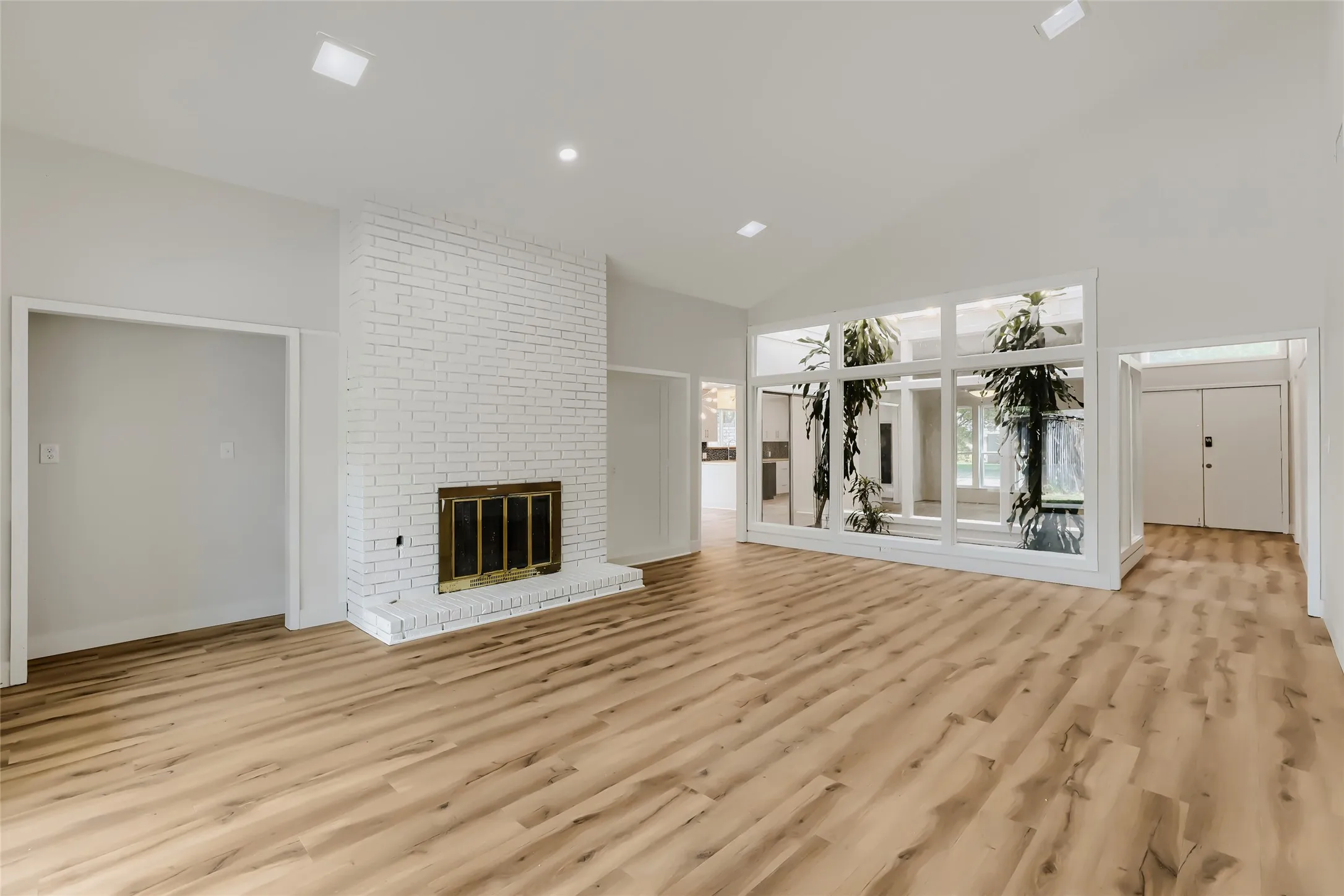 Single Family Residence For Sale in Collin County , 3421 Cross Bend Road, Plano, Texas 75023, 4 Bedroom, 3 Bathroom, 2 Garage spaces, 2,806 Sqft, built in 1978, mls#21348719, Real Estate Agent in Plano, Homes For Sale in Collin county, Homes For Sale in Plano, Realtor in Plano Texas, Real Estate Brokerage Independent Realty Texas, Luminita Cordes Realtor