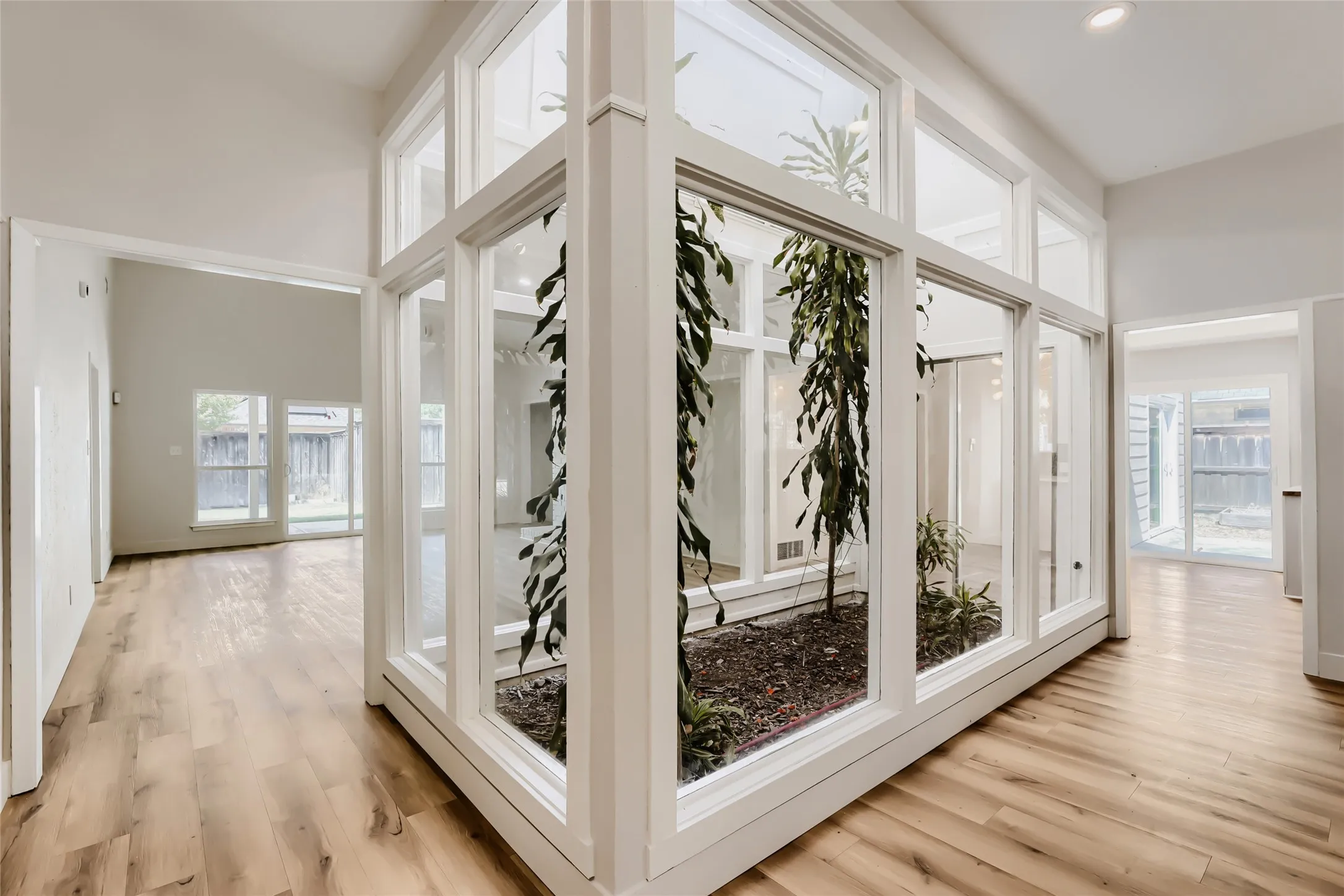 Single Family Residence For Sale in Collin County , 3421 Cross Bend Road, Plano, Texas 75023, 4 Bedroom, 3 Bathroom, 2 Garage spaces, 2,806 Sqft, built in 1978, mls#21348719, Real Estate Agent in Plano, Homes For Sale in Collin county, Homes For Sale in Plano, Realtor in Plano Texas, Real Estate Brokerage Independent Realty Texas, Luminita Cordes Realtor