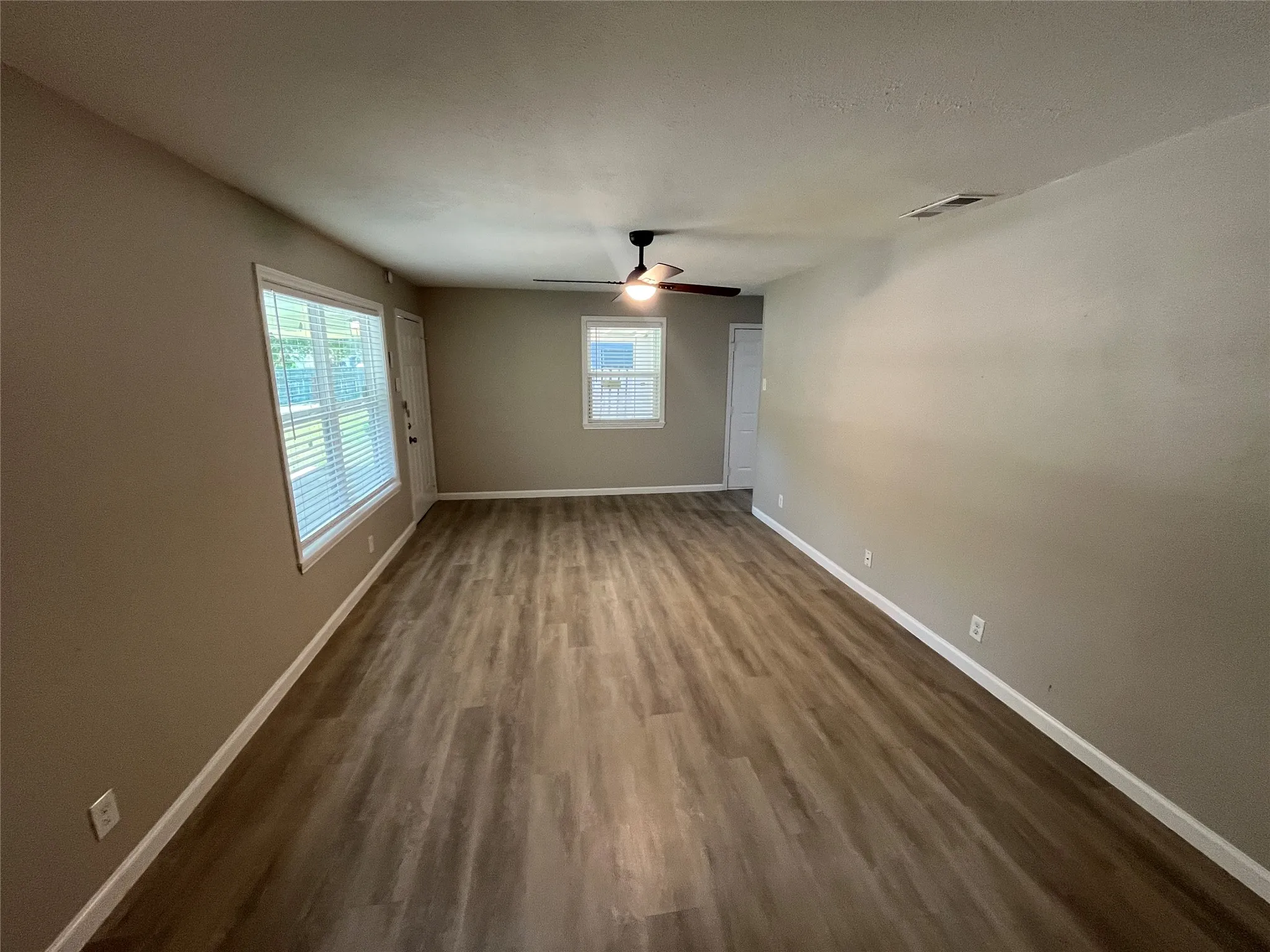 Single Family Residence For Rent in Dallas County , 2911 Millmar Drive, Dallas, Texas 75228, 4 Bedroom, 2 Bathroom, Garage spaces, 1,128 Sqft, built in 1954, mls#21357716, Real Estate Agent in Dallas, Homes For Rent in Dallas county, Homes For Rent in Dallas, Realtor in Dallas Texas, Real Estate Brokerage Independent Realty Texas, Luminita Cordes Realtor