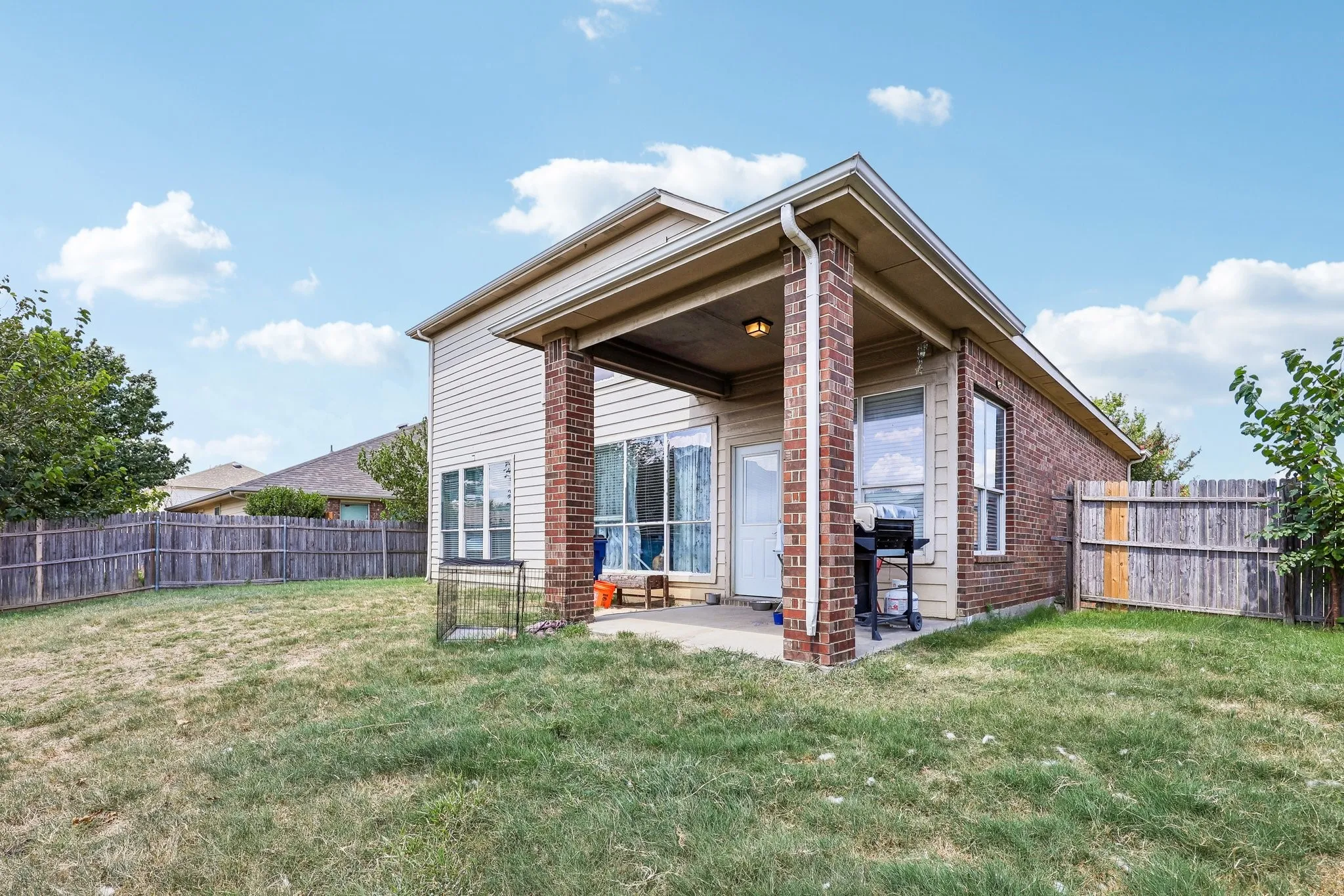Single Family Residence For Sale in Johnson County , 1129 Mourning Dove Drive, Burleson, Texas 76028, 4 Bedroom, 3 Bathroom, 2 Garage spaces, 2,532 Sqft, built in 2006, mls#21355964, Real Estate Agent in Burleson, Homes For Sale in Johnson county, Homes For Sale in Burleson, Realtor in Burleson Texas, Real Estate Brokerage Independent Realty Texas, Luminita Cordes Realtor