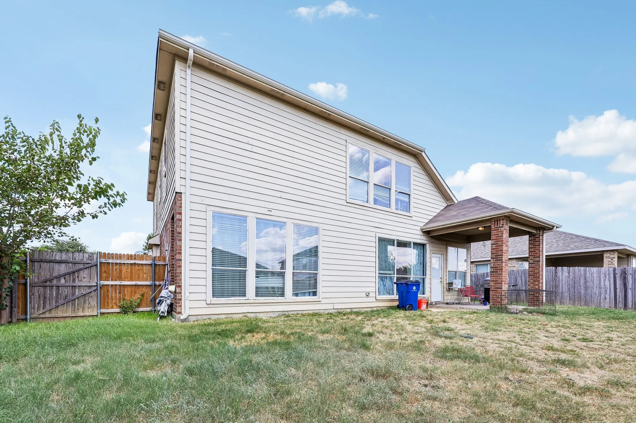 Single Family Residence For Sale in Johnson County , 1129 Mourning Dove Drive, Burleson, Texas 76028, 4 Bedroom, 3 Bathroom, 2 Garage spaces, 2,532 Sqft, built in 2006, mls#21355964, Real Estate Agent in Burleson, Homes For Sale in Johnson county, Homes For Sale in Burleson, Realtor in Burleson Texas, Real Estate Brokerage Independent Realty Texas, Luminita Cordes Realtor