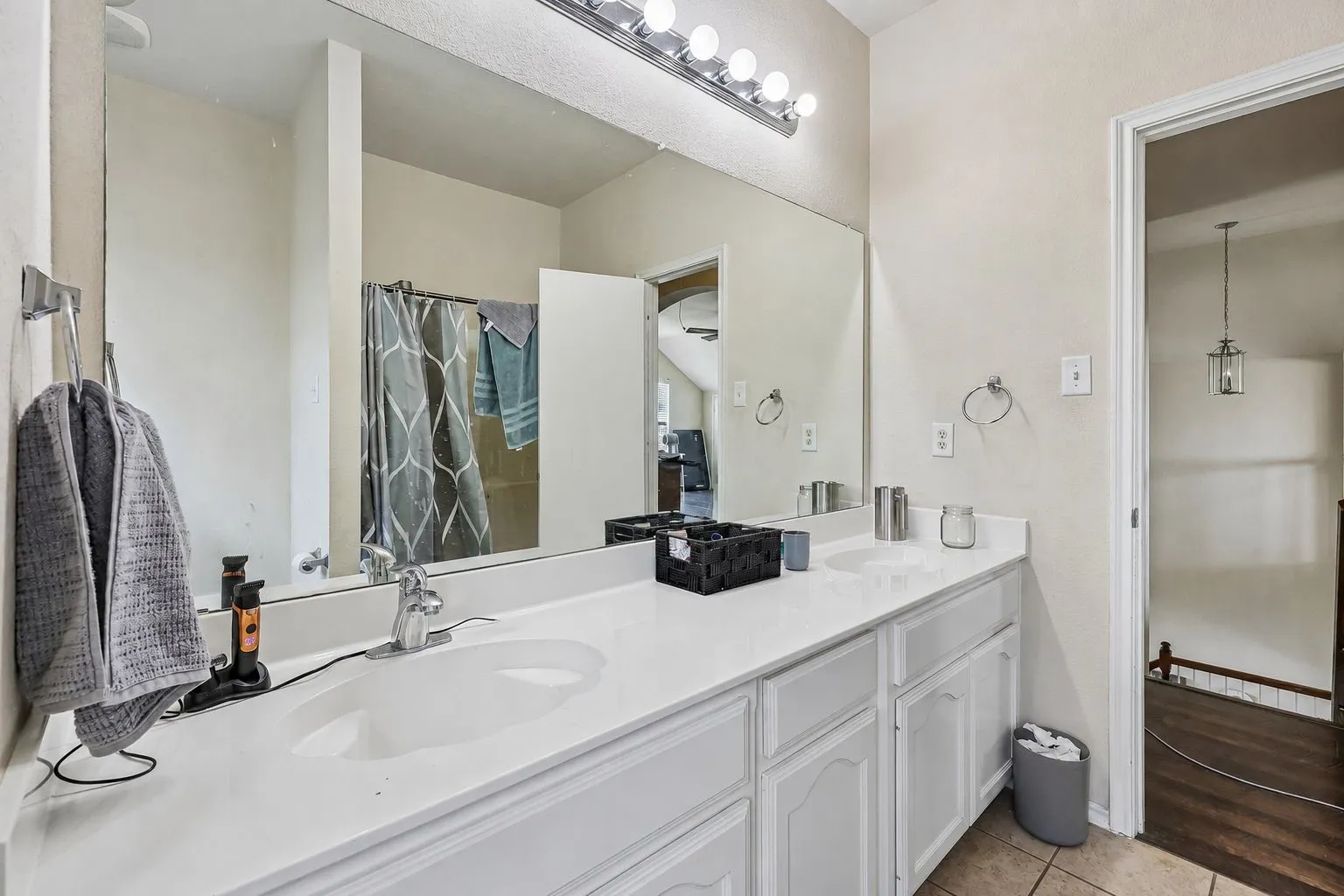 Single Family Residence For Sale in Johnson County , 1129 Mourning Dove Drive, Burleson, Texas 76028, 4 Bedroom, 3 Bathroom, 2 Garage spaces, 2,532 Sqft, built in 2006, mls#21355964, Real Estate Agent in Burleson, Homes For Sale in Johnson county, Homes For Sale in Burleson, Realtor in Burleson Texas, Real Estate Brokerage Independent Realty Texas, Luminita Cordes Realtor