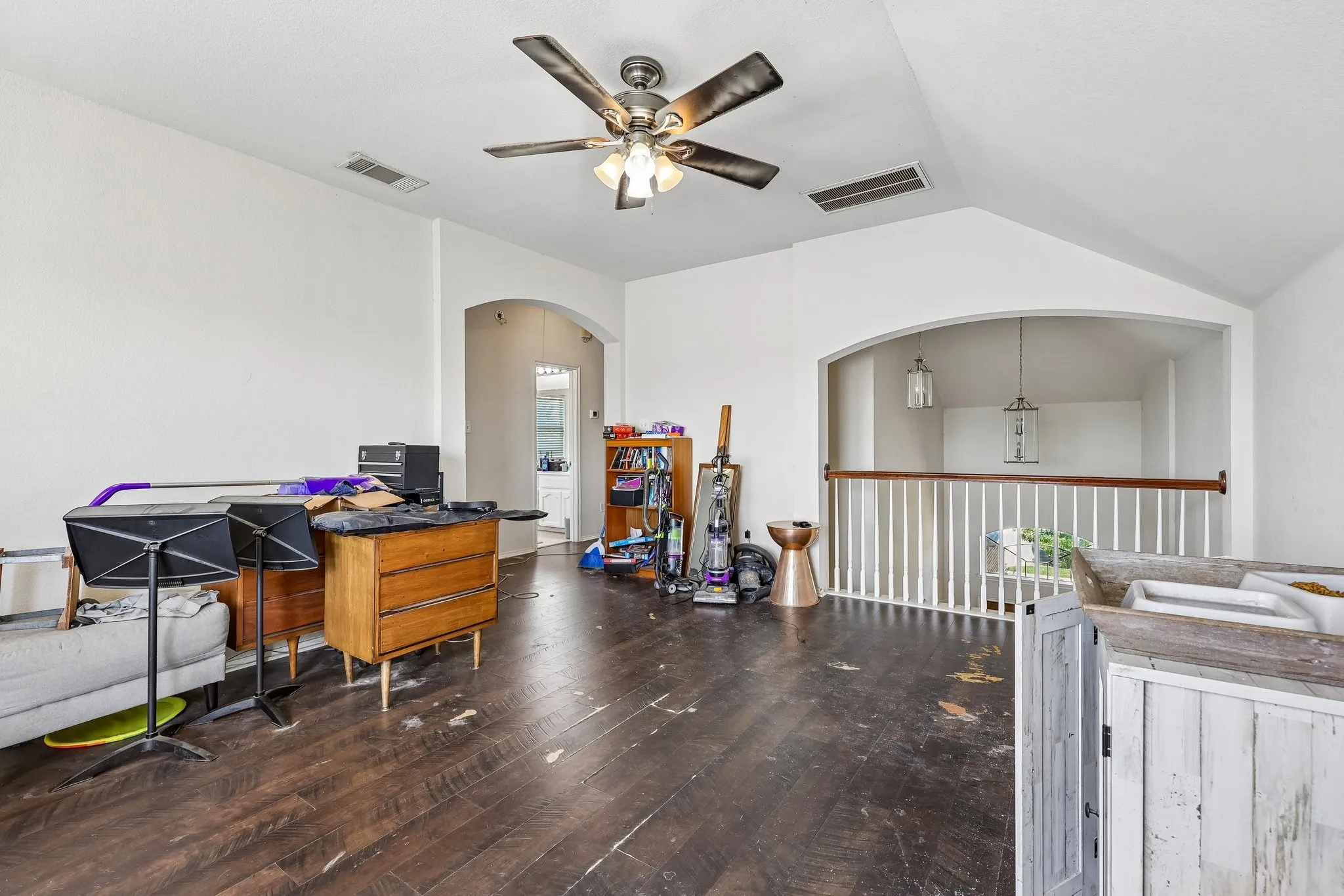 Single Family Residence For Sale in Johnson County , 1129 Mourning Dove Drive, Burleson, Texas 76028, 4 Bedroom, 3 Bathroom, 2 Garage spaces, 2,532 Sqft, built in 2006, mls#21355964, Real Estate Agent in Burleson, Homes For Sale in Johnson county, Homes For Sale in Burleson, Realtor in Burleson Texas, Real Estate Brokerage Independent Realty Texas, Luminita Cordes Realtor