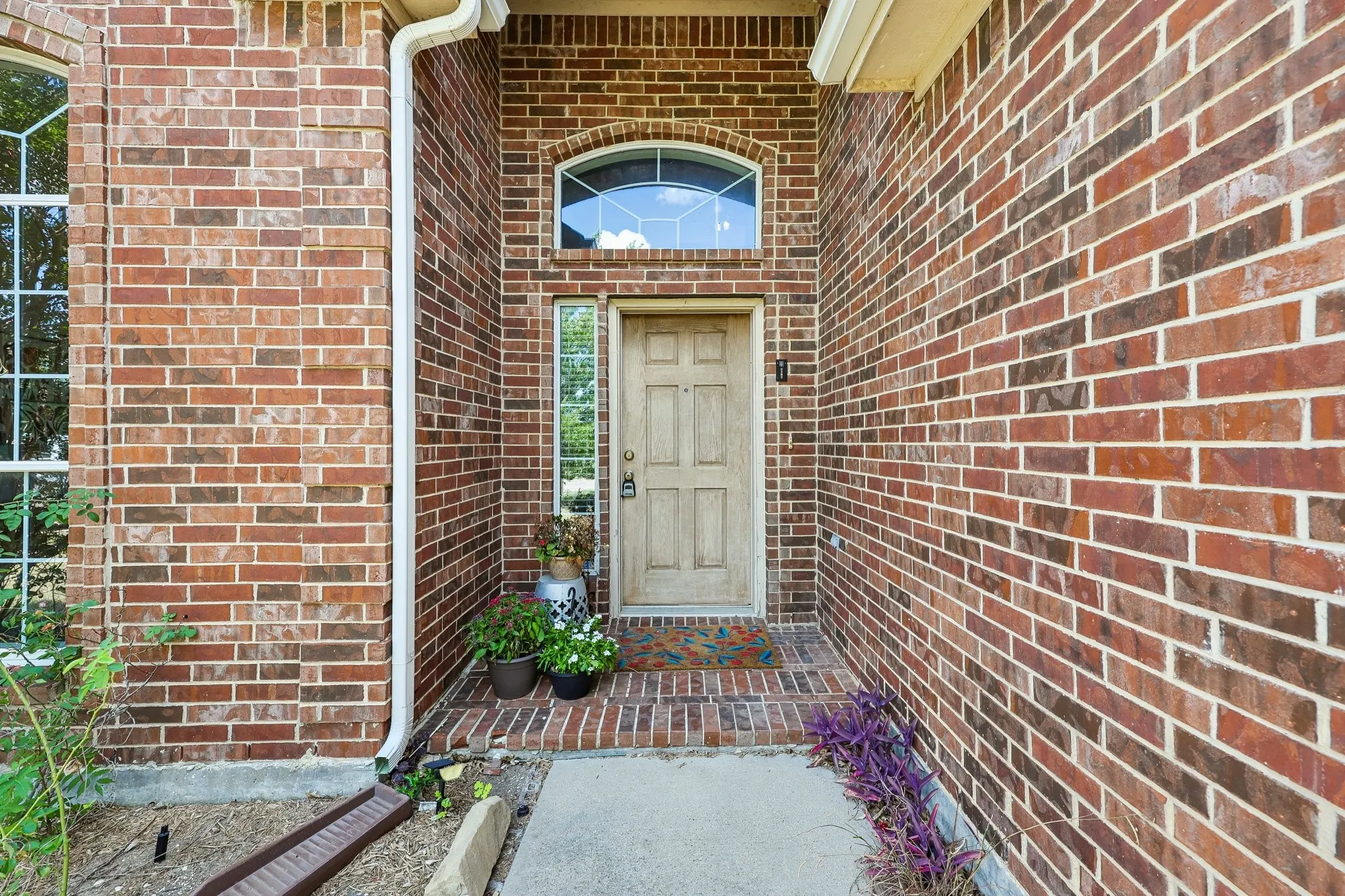 Single Family Residence For Sale in Johnson County , 1129 Mourning Dove Drive, Burleson, Texas 76028, 4 Bedroom, 3 Bathroom, 2 Garage spaces, 2,532 Sqft, built in 2006, mls#21355964, Real Estate Agent in Burleson, Homes For Sale in Johnson county, Homes For Sale in Burleson, Realtor in Burleson Texas, Real Estate Brokerage Independent Realty Texas, Luminita Cordes Realtor