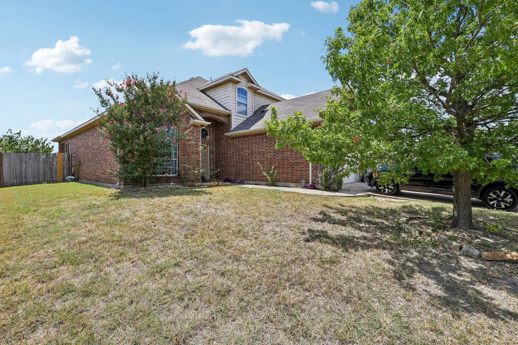 Single Family Residence For Sale in Johnson County , 1129 Mourning Dove Drive, Burleson, Texas 76028, 4 Bedroom, 3 Bathroom, 2 Garage spaces, 2,532 Sqft, built in 2006, mls#21355964, Real Estate Agent in Burleson, Homes For Sale in Johnson county, Homes For Sale in Burleson, Realtor in Burleson Texas, Real Estate Brokerage Independent Realty Texas, Luminita Cordes Realtor
