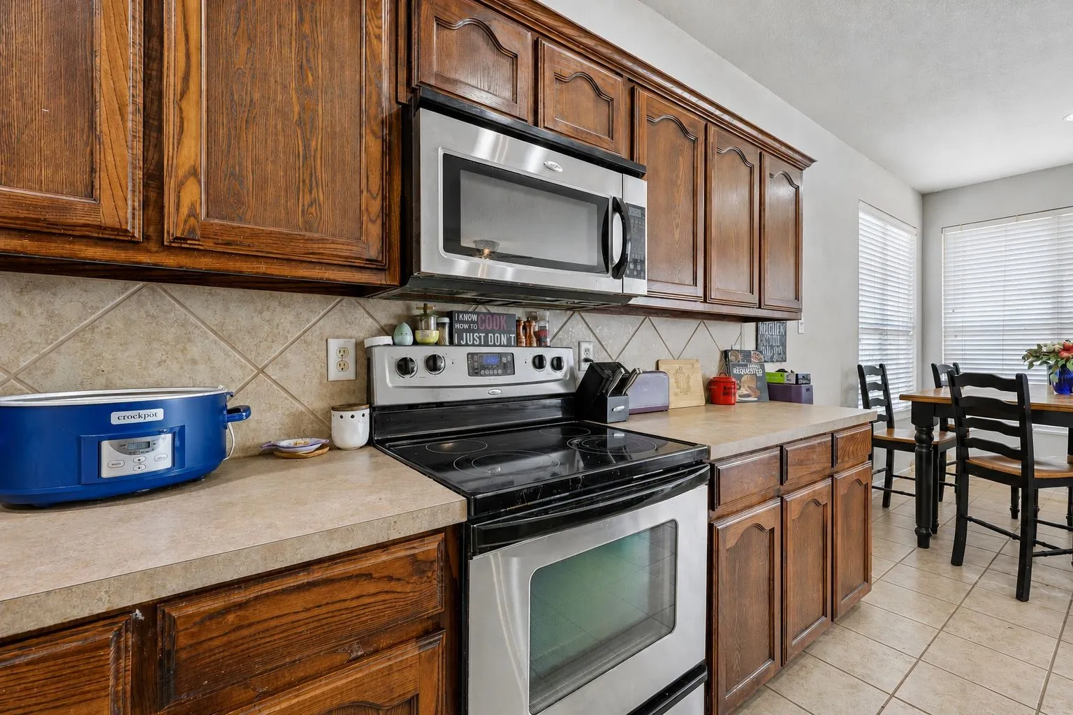 Single Family Residence For Sale in Johnson County , 1129 Mourning Dove Drive, Burleson, Texas 76028, 4 Bedroom, 3 Bathroom, 2 Garage spaces, 2,532 Sqft, built in 2006, mls#21355964, Real Estate Agent in Burleson, Homes For Sale in Johnson county, Homes For Sale in Burleson, Realtor in Burleson Texas, Real Estate Brokerage Independent Realty Texas, Luminita Cordes Realtor