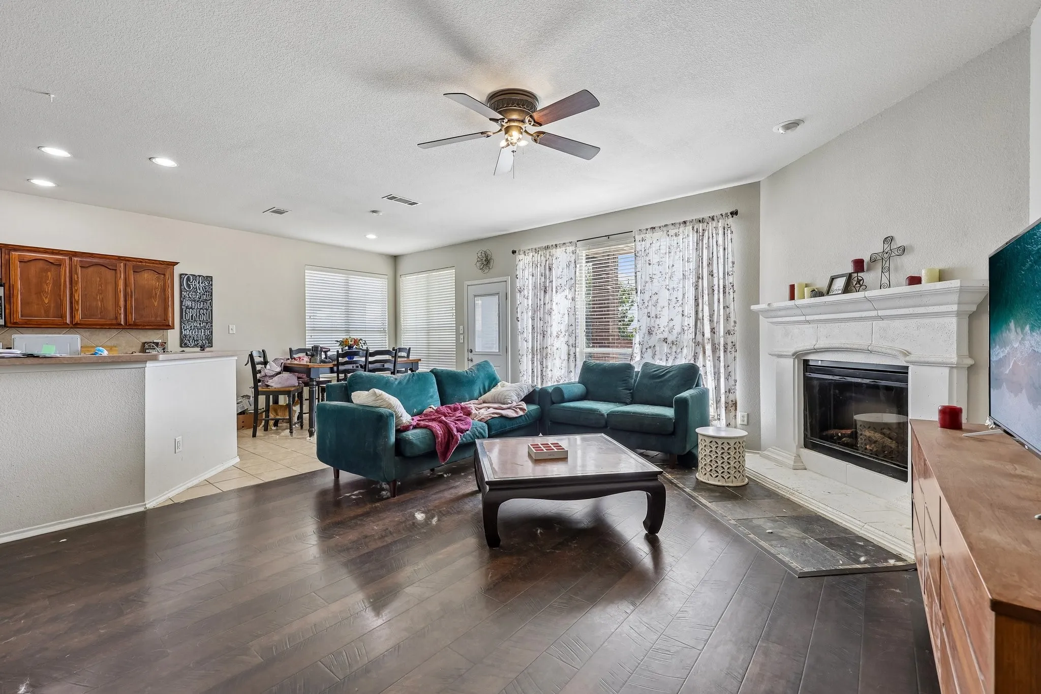 Single Family Residence For Sale in Johnson County , 1129 Mourning Dove Drive, Burleson, Texas 76028, 4 Bedroom, 3 Bathroom, 2 Garage spaces, 2,532 Sqft, built in 2006, mls#21355964, Real Estate Agent in Burleson, Homes For Sale in Johnson county, Homes For Sale in Burleson, Realtor in Burleson Texas, Real Estate Brokerage Independent Realty Texas, Luminita Cordes Realtor