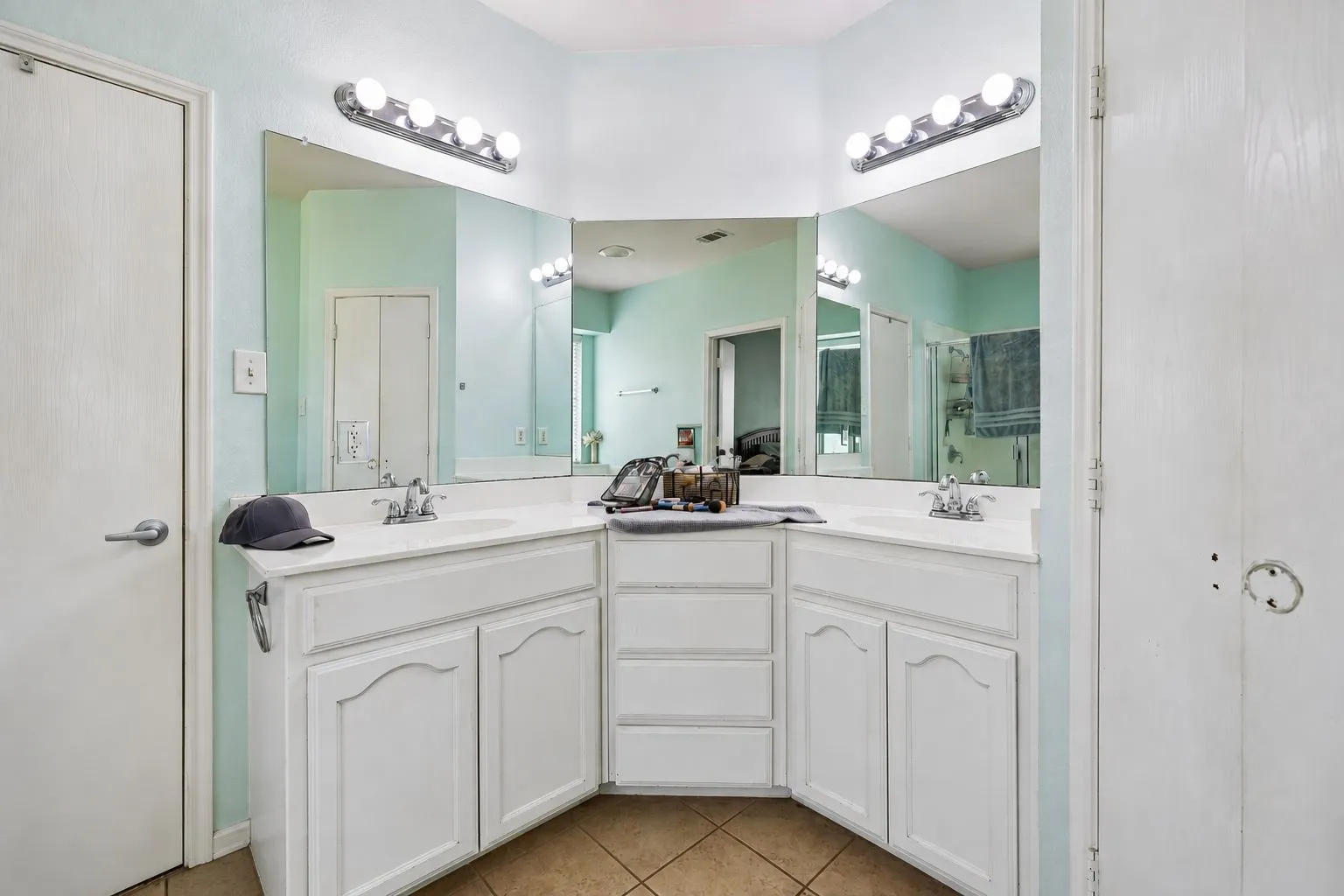 Single Family Residence For Sale in Johnson County , 1129 Mourning Dove Drive, Burleson, Texas 76028, 4 Bedroom, 3 Bathroom, 2 Garage spaces, 2,532 Sqft, built in 2006, mls#21355964, Real Estate Agent in Burleson, Homes For Sale in Johnson county, Homes For Sale in Burleson, Realtor in Burleson Texas, Real Estate Brokerage Independent Realty Texas, Luminita Cordes Realtor
