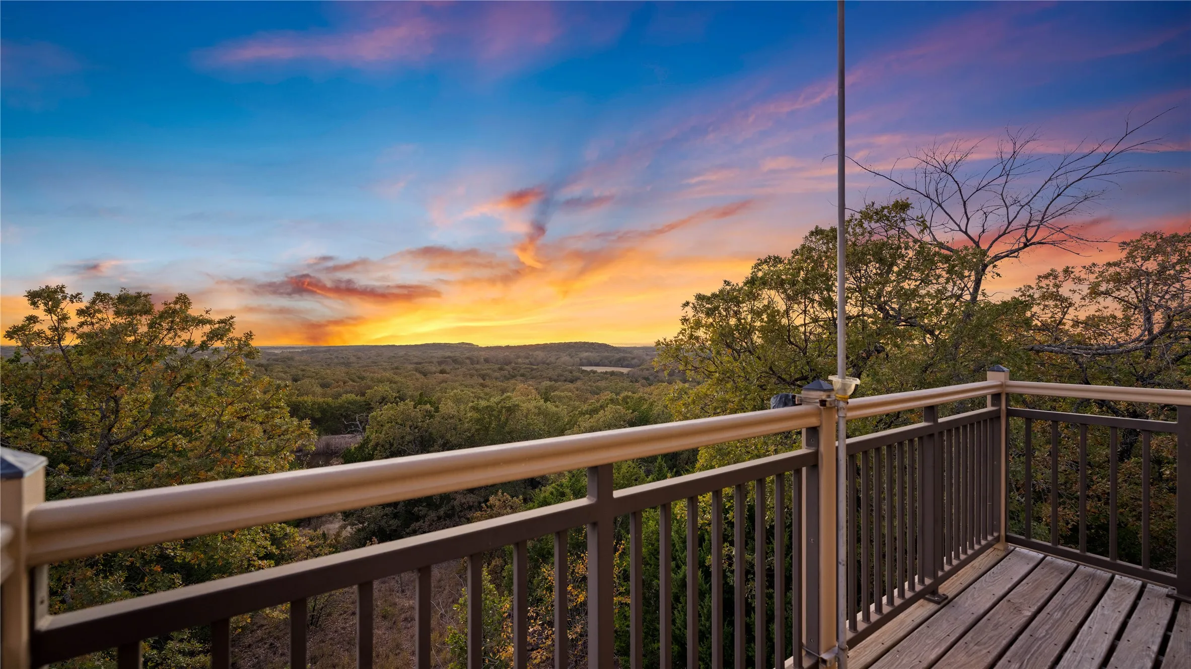 Single Family Residence For Sale in Cooke County , 1210A County Road 232, Collinsville, Texas 76233, 4 Bedroom, 4 Bathroom, Garage spaces, 2,795 Sqft, built in 2005, Price $6,000,000, mls#21359968, Real Estate Agent in Collinsville, Homes For Sale in Cooke county, Homes For Sale in Collinsville, Realtor in Collinsville Texas, Real Estate Brokerage Independent Realty Texas, Luminita Cordes Realtor
