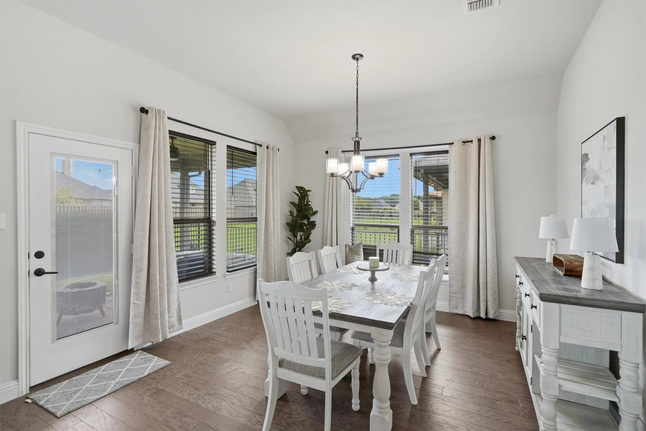 Single Family Residence For Rent in Hood County , 313 Bowrider Lane, Granbury, Texas 76049, 3 Bedroom, 2 Bathroom, 2 Garage spaces, 2,404 Sqft, built in 2024, mls#21360295, Real Estate Agent in Granbury, Homes For Rent in Hood county, Homes For Rent in Granbury, Realtor in Granbury Texas, Real Estate Brokerage Independent Realty Texas, Luminita Cordes Realtor