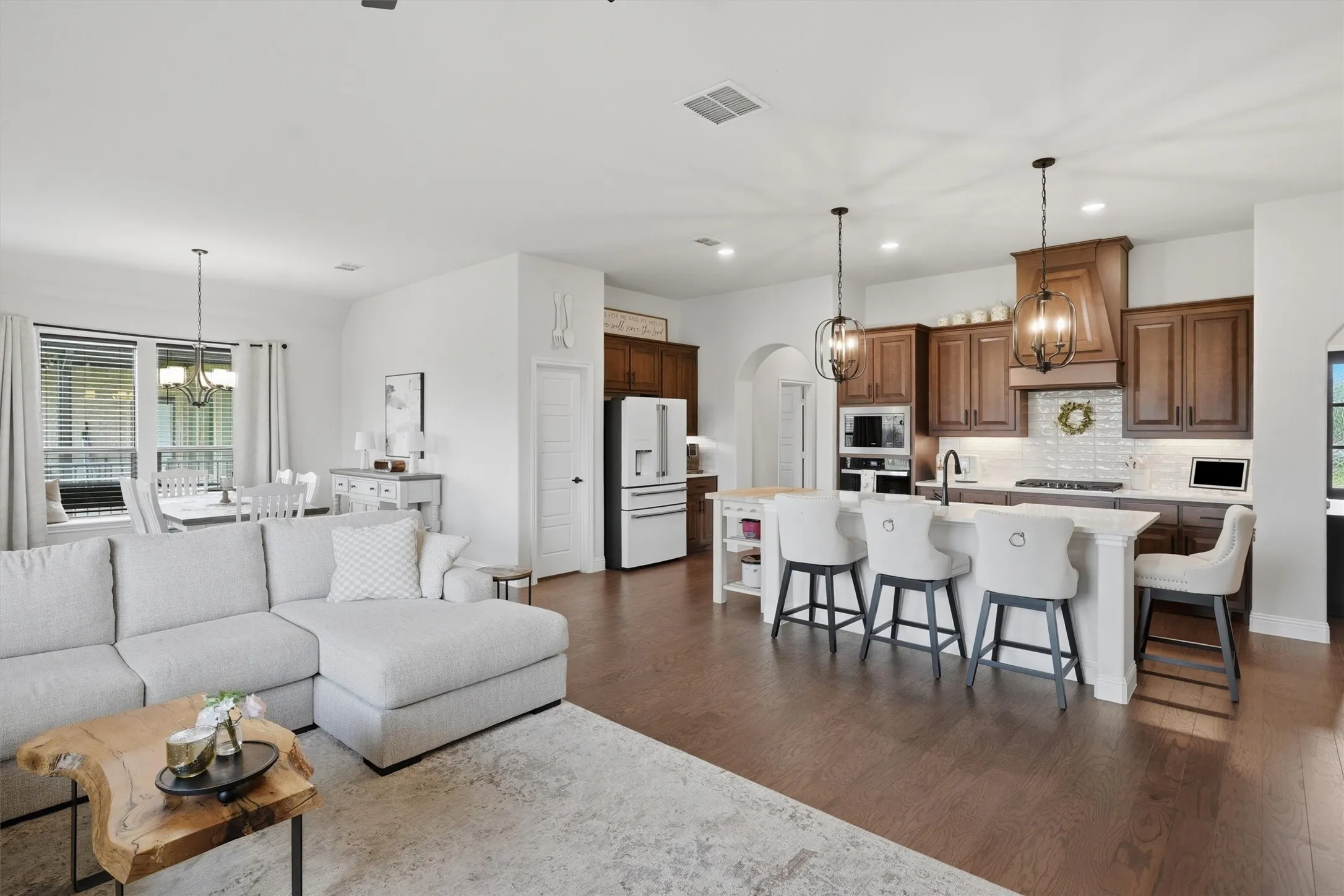 Single Family Residence For Rent in Hood County , 313 Bowrider Lane, Granbury, Texas 76049, 3 Bedroom, 2 Bathroom, 2 Garage spaces, 2,404 Sqft, built in 2024, mls#21360295, Real Estate Agent in Granbury, Homes For Rent in Hood county, Homes For Rent in Granbury, Realtor in Granbury Texas, Real Estate Brokerage Independent Realty Texas, Luminita Cordes Realtor
