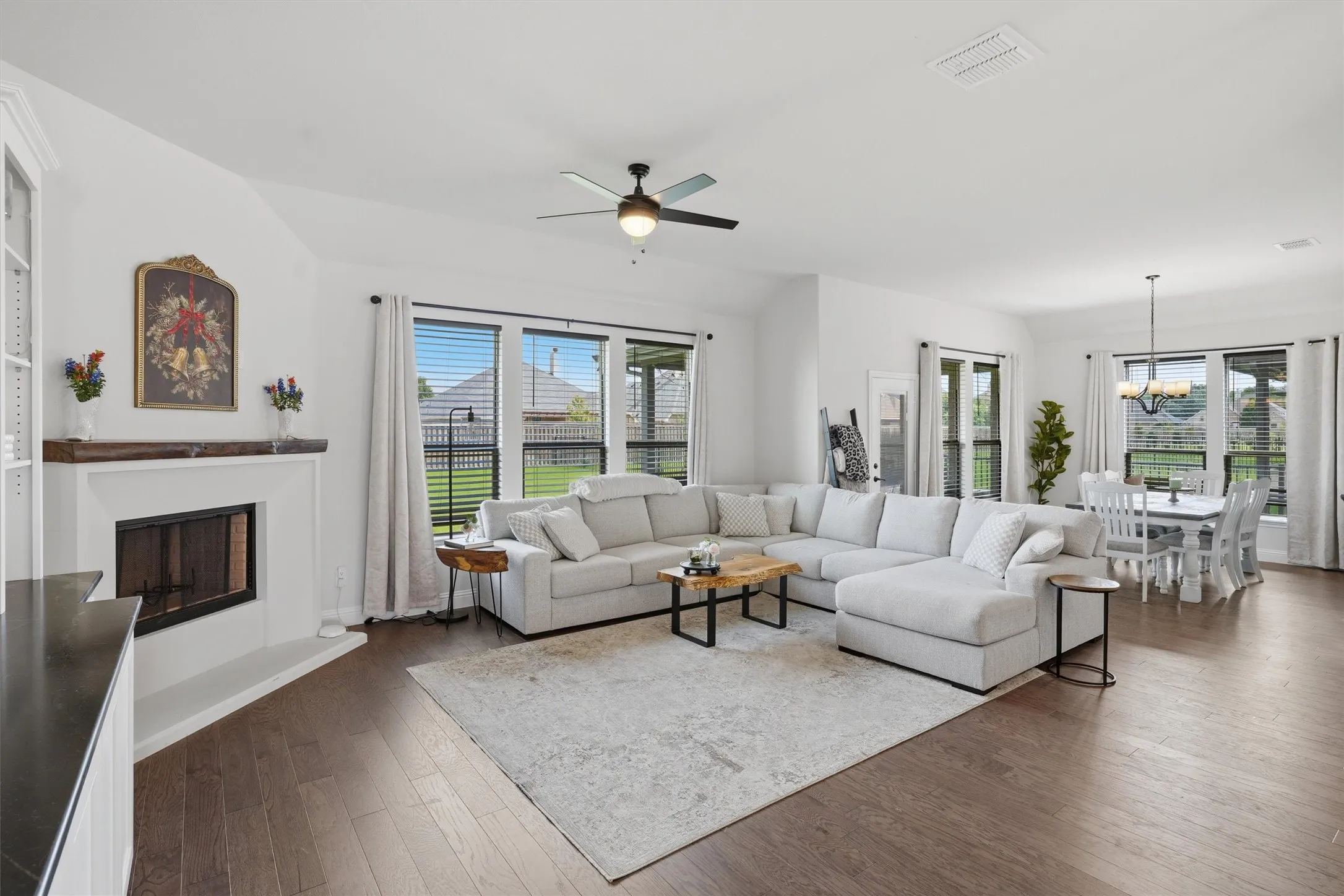 Single Family Residence For Rent in Hood County , 313 Bowrider Lane, Granbury, Texas 76049, 3 Bedroom, 2 Bathroom, 2 Garage spaces, 2,404 Sqft, built in 2024, mls#21360295, Real Estate Agent in Granbury, Homes For Rent in Hood county, Homes For Rent in Granbury, Realtor in Granbury Texas, Real Estate Brokerage Independent Realty Texas, Luminita Cordes Realtor