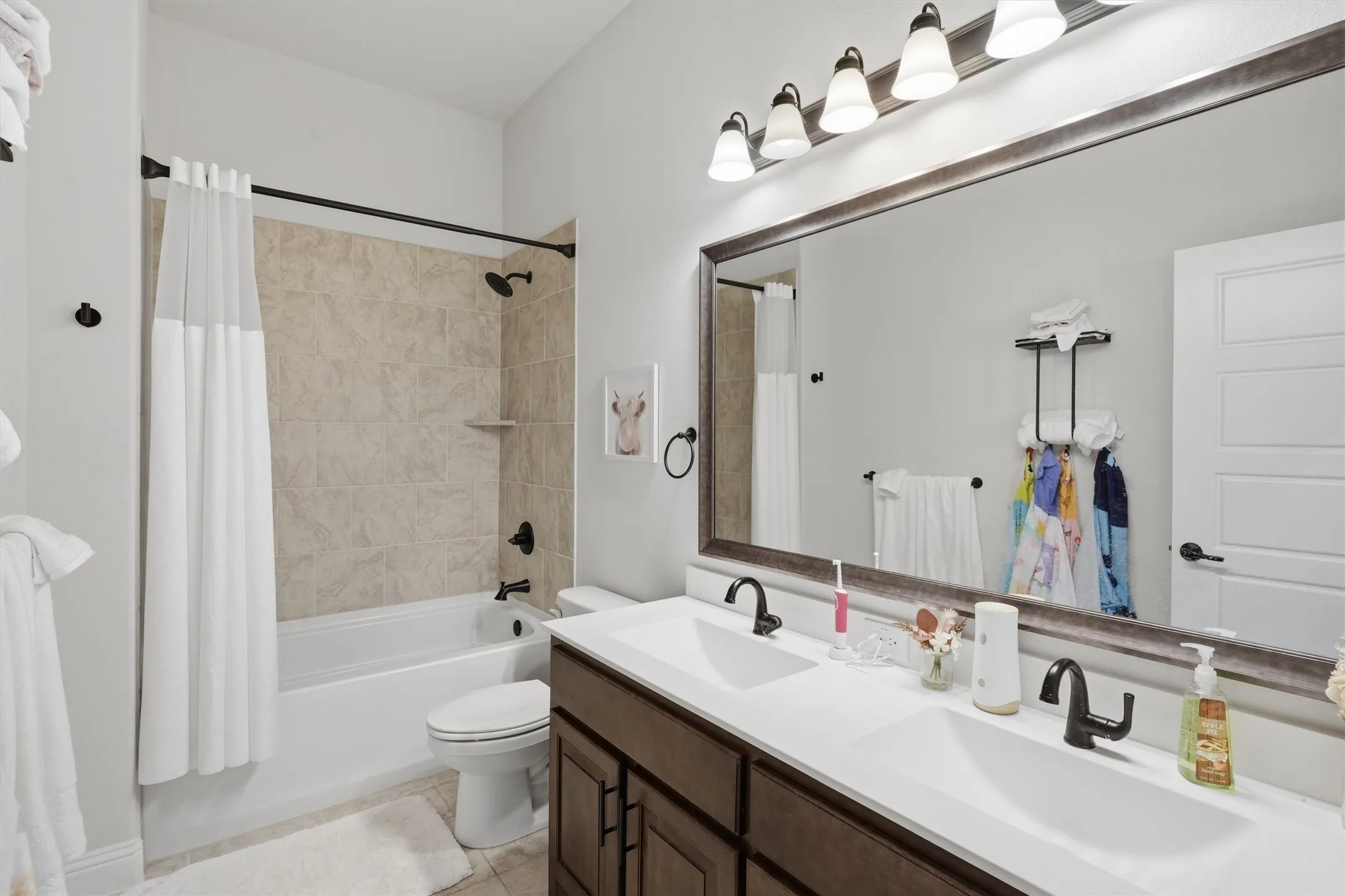 Single Family Residence For Rent in Hood County , 313 Bowrider Lane, Granbury, Texas 76049, 3 Bedroom, 2 Bathroom, 2 Garage spaces, 2,404 Sqft, built in 2024, mls#21360295, Real Estate Agent in Granbury, Homes For Rent in Hood county, Homes For Rent in Granbury, Realtor in Granbury Texas, Real Estate Brokerage Independent Realty Texas, Luminita Cordes Realtor