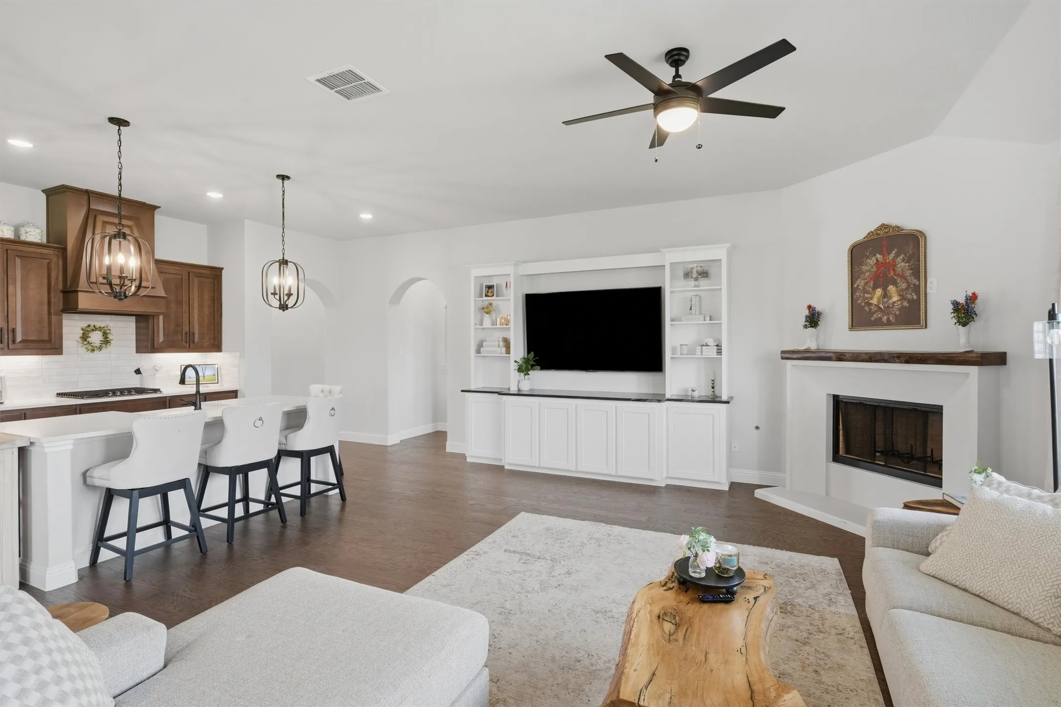 Single Family Residence For Rent in Hood County , 313 Bowrider Lane, Granbury, Texas 76049, 3 Bedroom, 2 Bathroom, 2 Garage spaces, 2,404 Sqft, built in 2024, mls#21360295, Real Estate Agent in Granbury, Homes For Rent in Hood county, Homes For Rent in Granbury, Realtor in Granbury Texas, Real Estate Brokerage Independent Realty Texas, Luminita Cordes Realtor