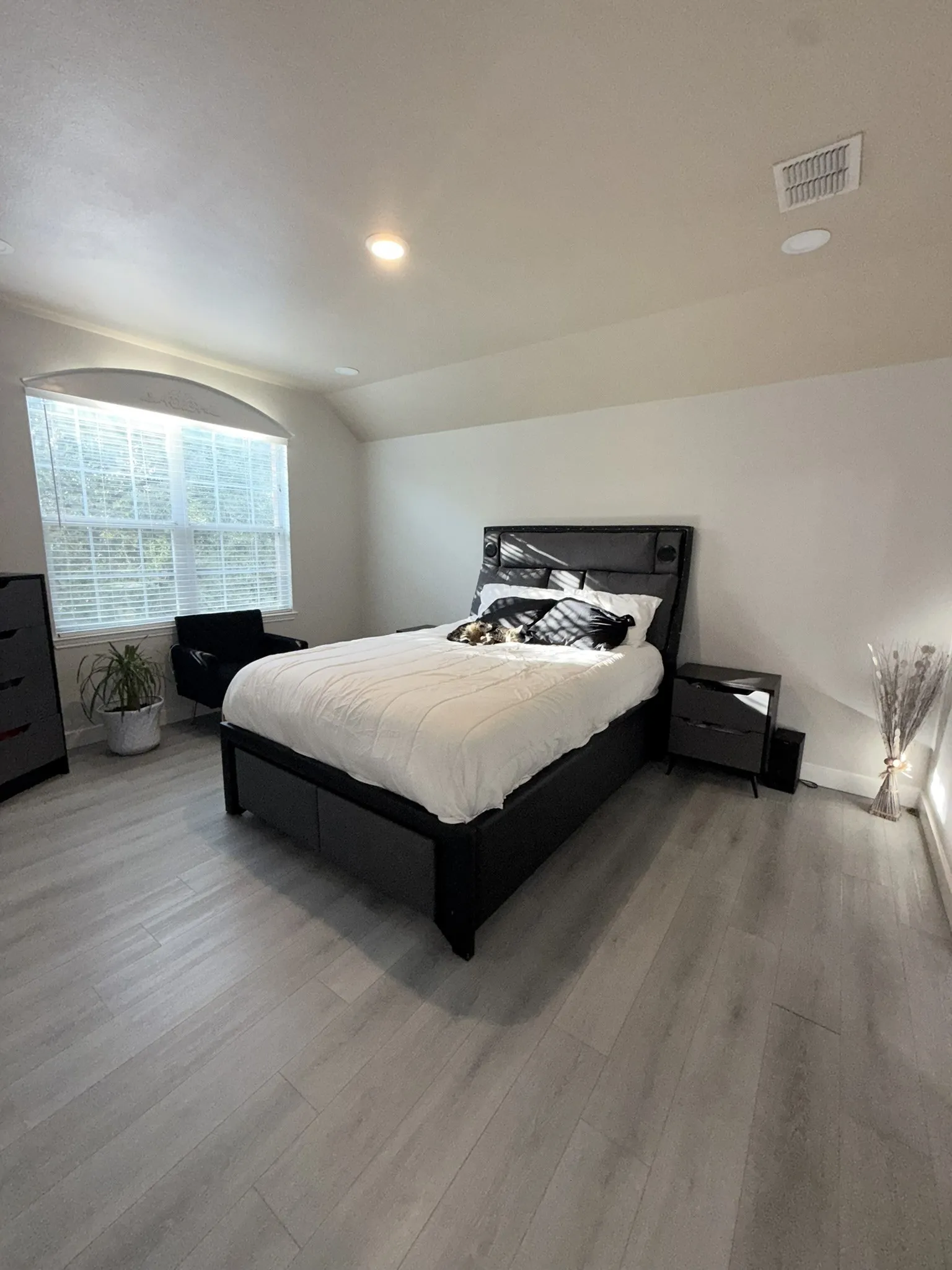Single Family Residence For Sale in Tarrant County , 5620 Blanca Court, Fort Worth, Texas 76179, 4 Bedroom, 3 Bathroom, 2 Garage spaces, 2,334 Sqft, built in 2004, mls#21358989, Real Estate Agent in Fort Worth, Homes For Sale in Tarrant county, Homes For Sale in Fort Worth, Realtor in Fort Worth Texas, Real Estate Brokerage Independent Realty Texas, Luminita Cordes Realtor