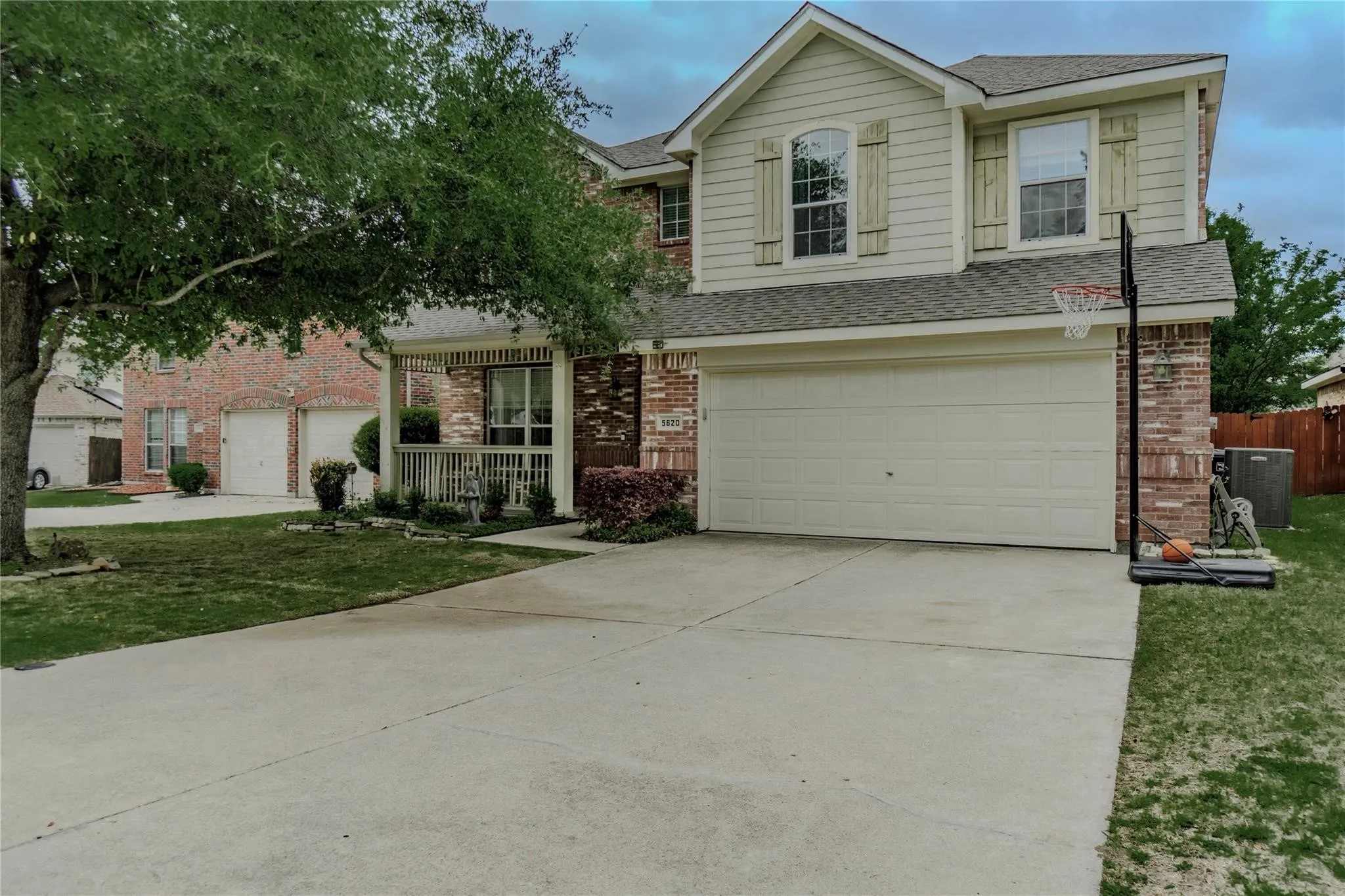 Single Family Residence For Sale in Tarrant County , 5620 Blanca Court, Fort Worth, Texas 76179, 4 Bedroom, 3 Bathroom, 2 Garage spaces, 2,334 Sqft, built in 2004, mls#21358989, Real Estate Agent in Fort Worth, Homes For Sale in Tarrant county, Homes For Sale in Fort Worth, Realtor in Fort Worth Texas, Real Estate Brokerage Independent Realty Texas, Luminita Cordes Realtor