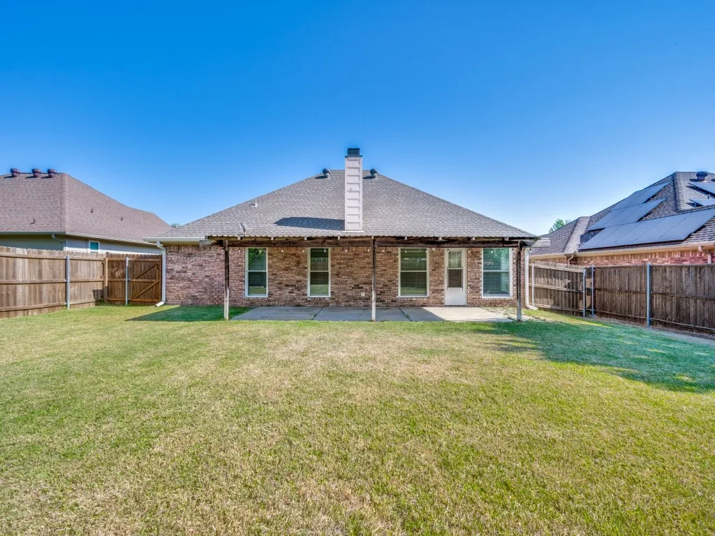 Single Family Residence For Sale in Denton County , 217 Quail Run, Aubrey, Texas 76227, 3 Bedroom, 2 Bathroom, 2 Garage spaces, 1,552 Sqft, built in 2004, mls#21360300, Real Estate Agent in Aubrey, Homes For Sale in Denton county, Homes For Sale in Aubrey, Realtor in Aubrey Texas, Real Estate Brokerage Independent Realty Texas, Luminita Cordes Realtor